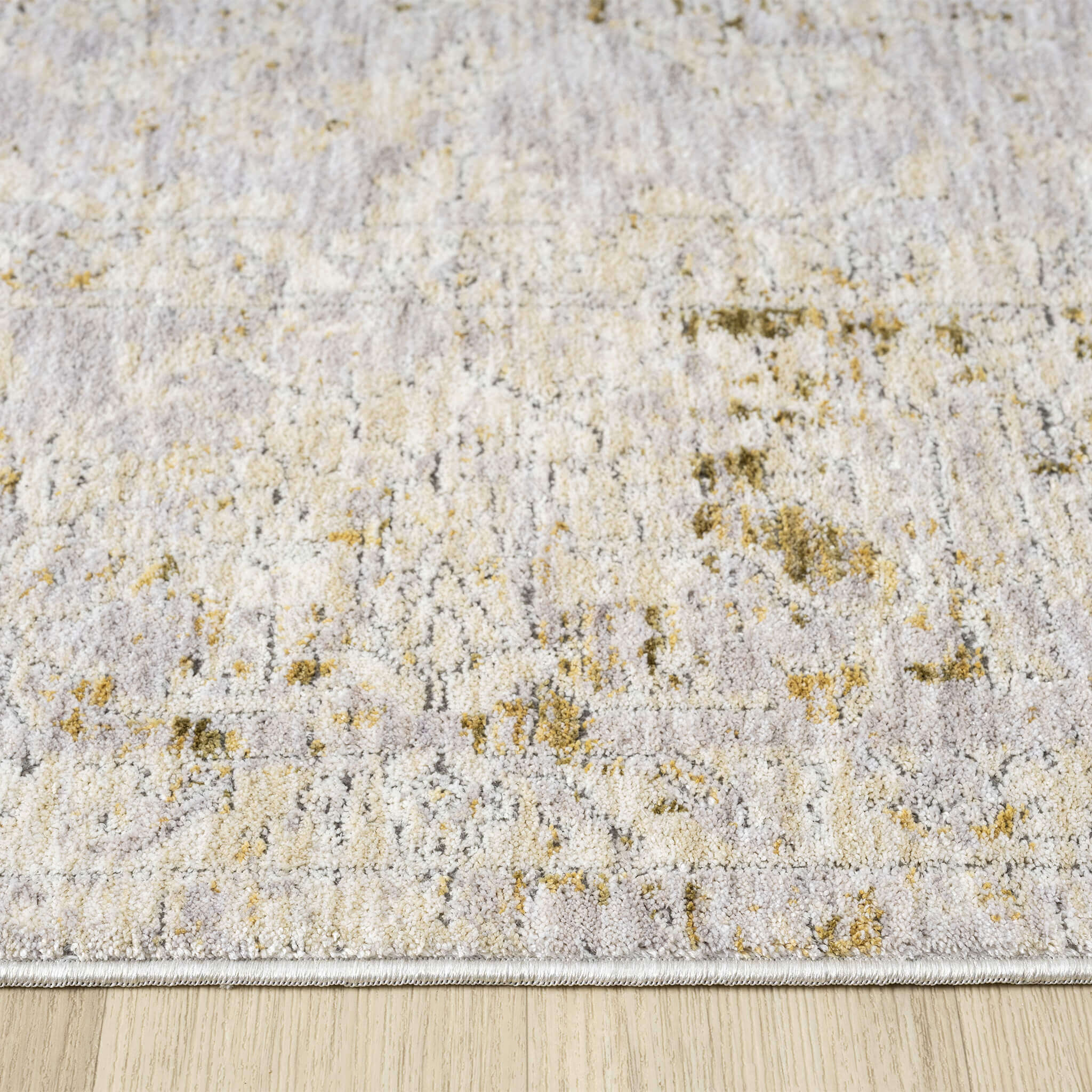 Adelia 645 Pearl Runner in a calm cream tone with shed-resistant, anti-static pile and short fringes. Power-loomed for durable, easy-care hallway style.