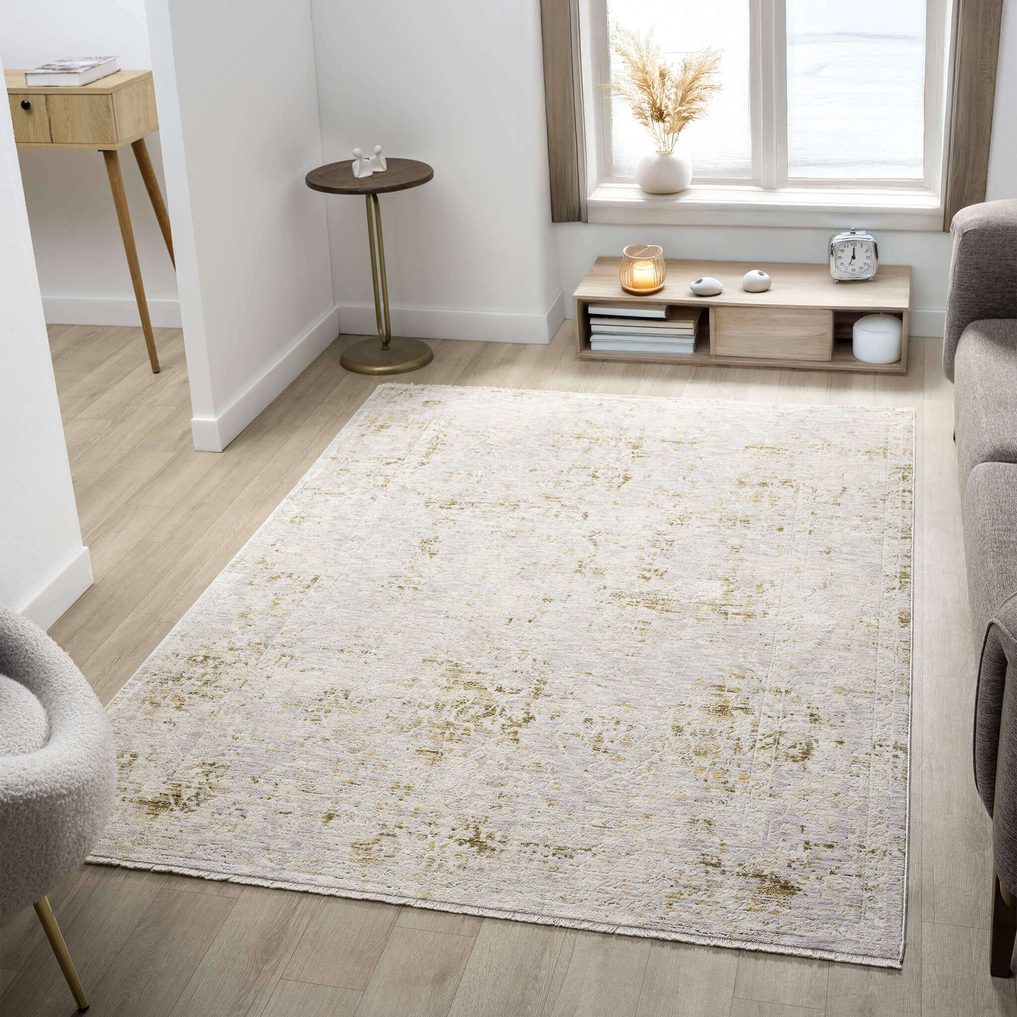Adelia 645 Pearl offers a soft, shed-resistant pile with short fringes and anti-static ease. Power-loomed in Türkiye for durable, elegant living.