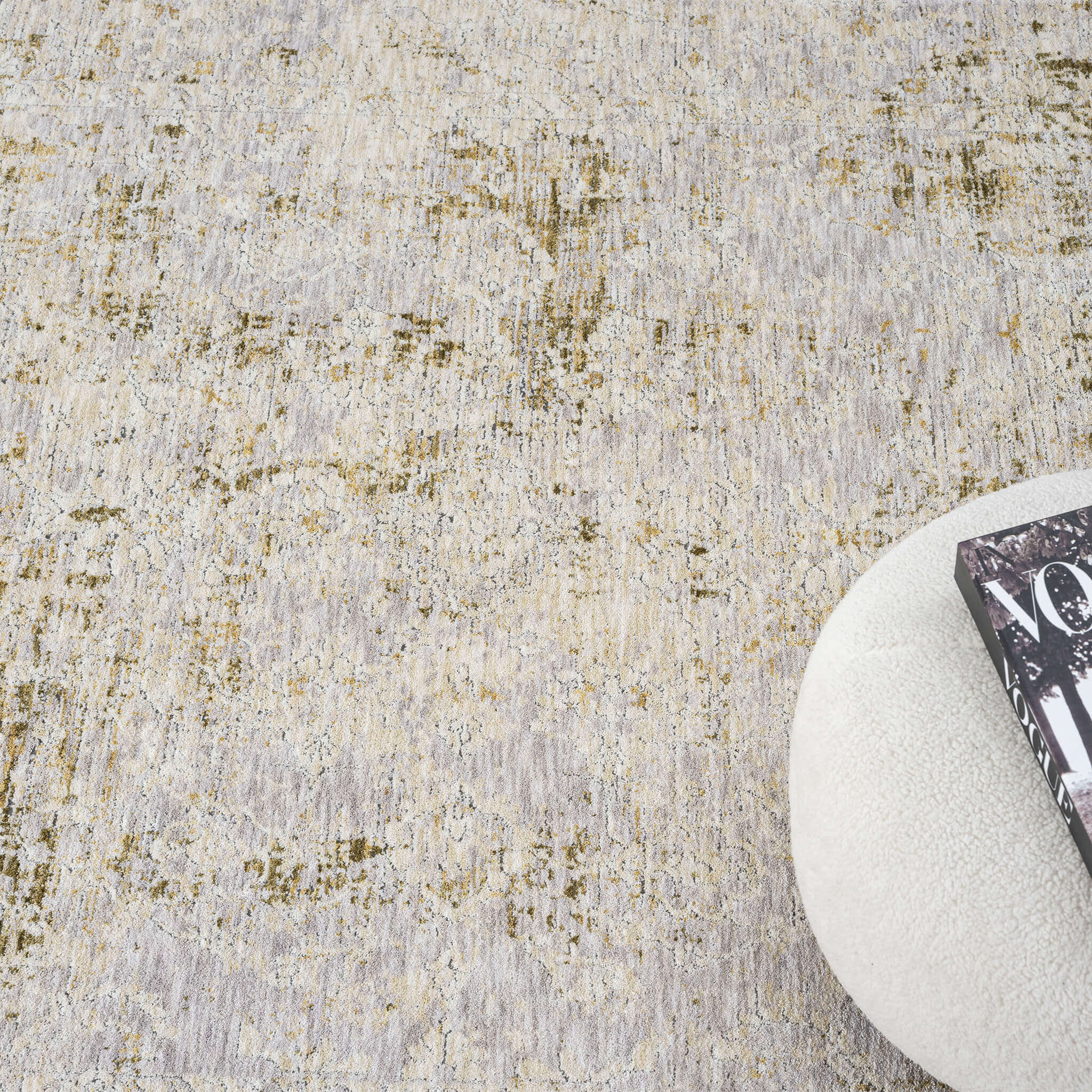 Adelia 645 Pearl offers a soft, shed-resistant pile with short fringes and anti-static ease. Power-loomed in Türkiye for durable, elegant living.