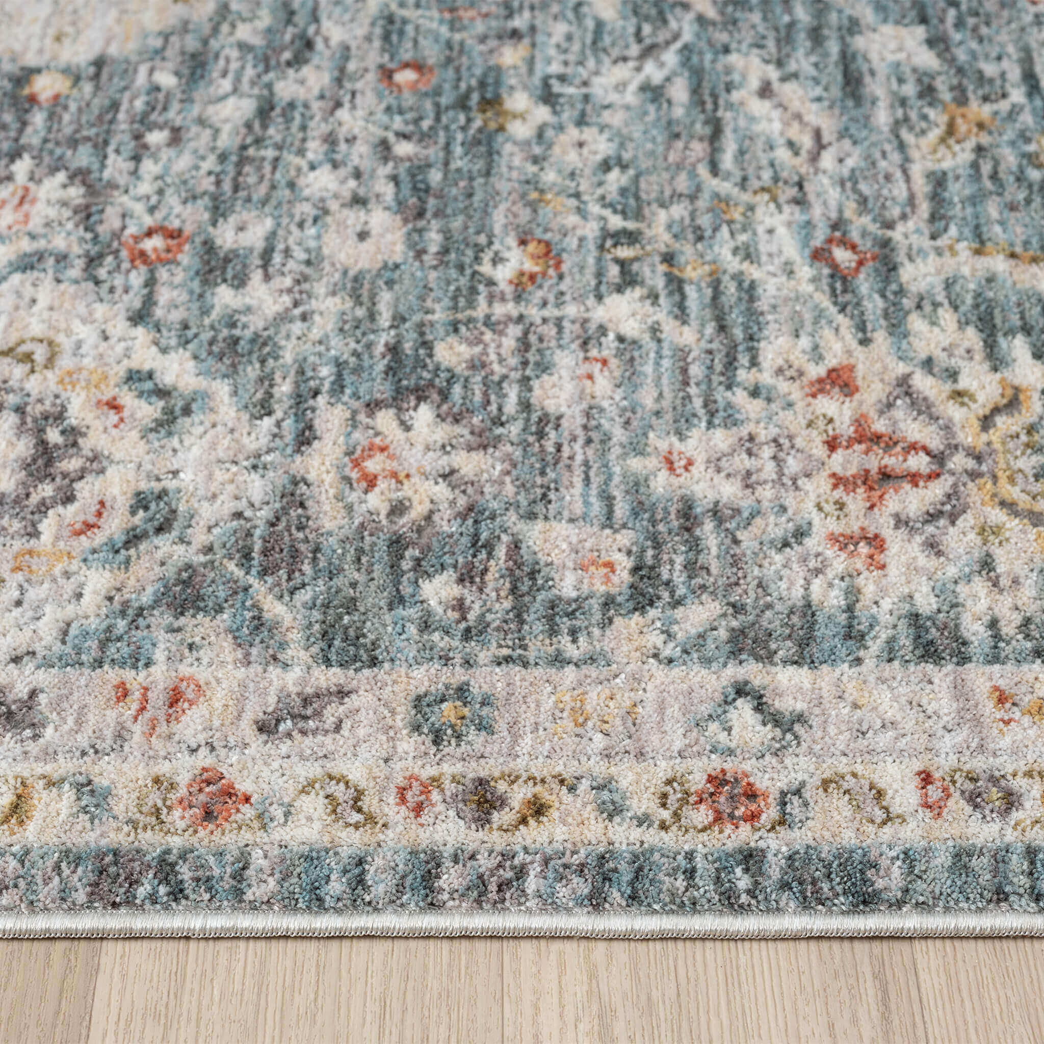 Adelia 649 Denim offers a soft, shed-resistant pile with short fringes and anti-static ease. Power-loomed in Türkiye for durable, elegant everyday living.