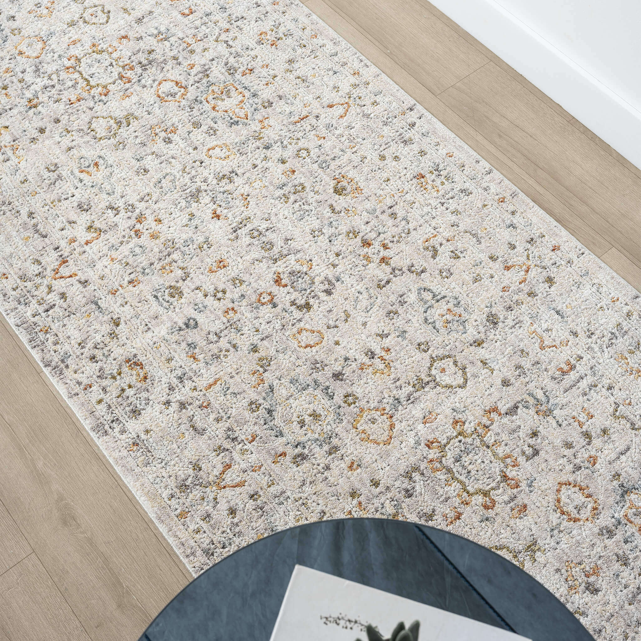 Adelia 638 Ivory Runner – Soft, Shed-Resistant Hallway Rug