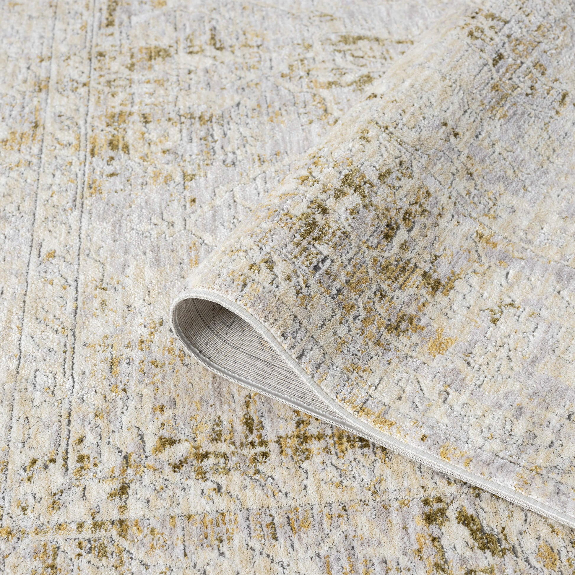 Adelia 645 Pearl Runner in a calm cream tone with shed-resistant, anti-static pile and short fringes. Power-loomed for durable, easy-care hallway style.