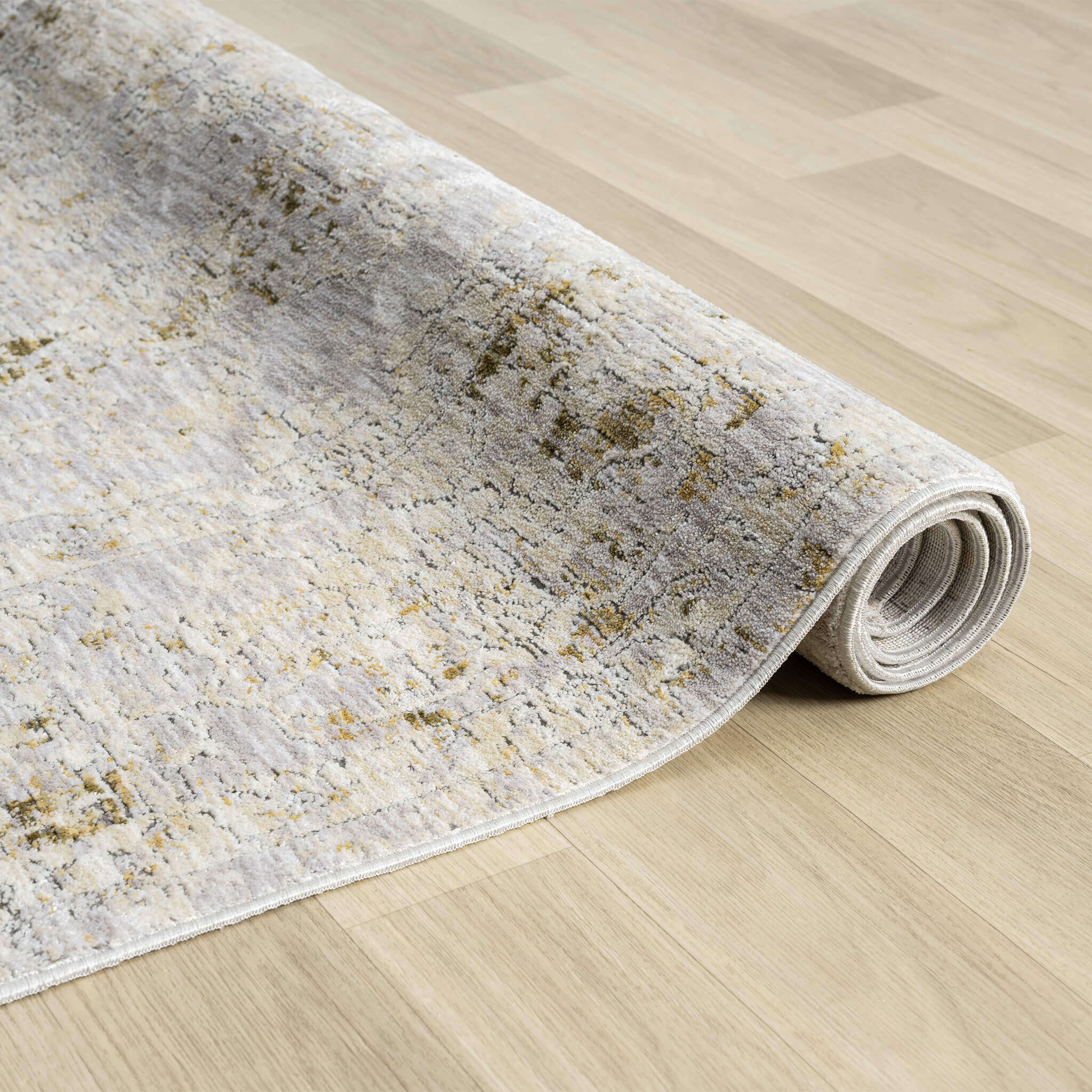 Adelia 645 Pearl Runner in a calm cream tone with shed-resistant, anti-static pile and short fringes. Power-loomed for durable, easy-care hallway style.