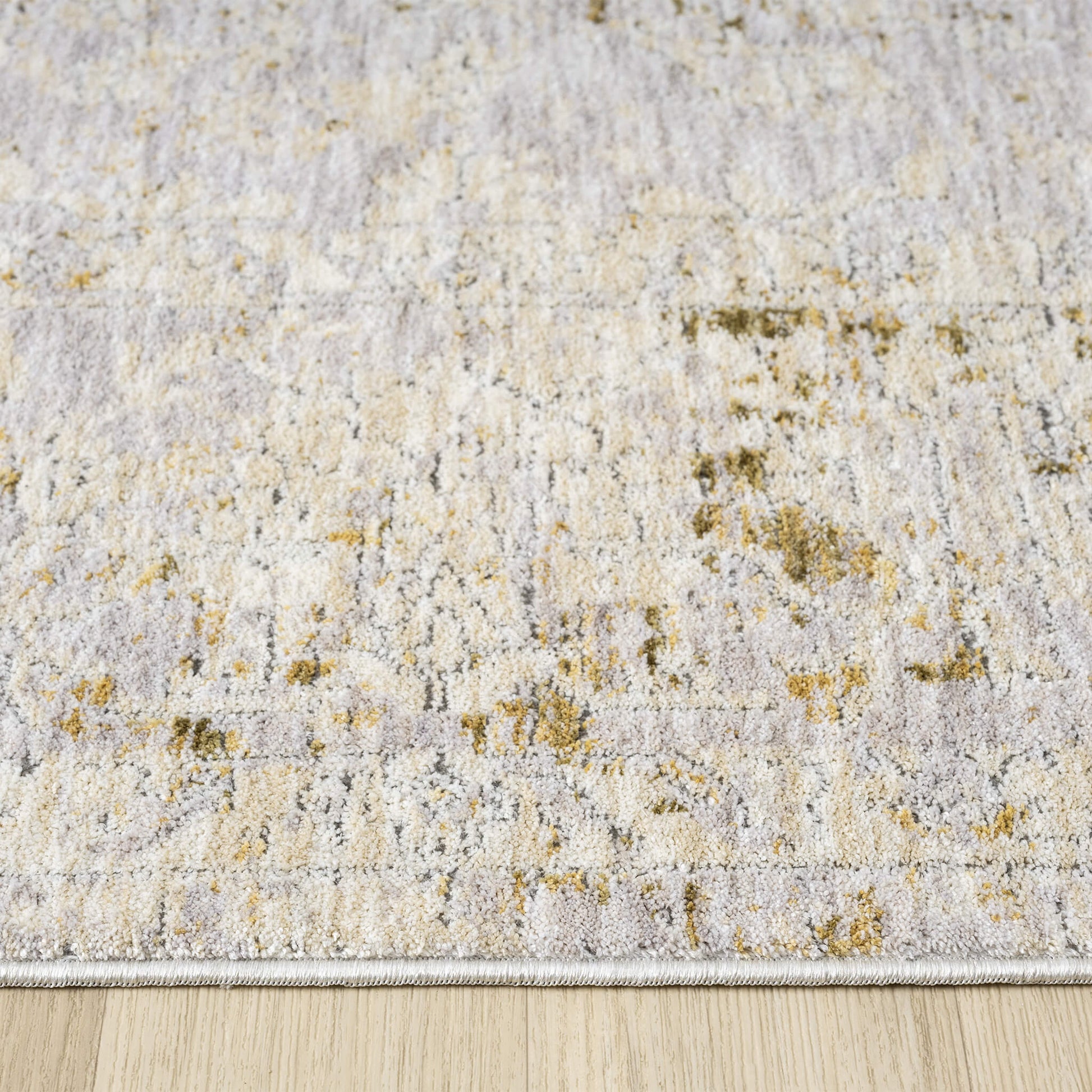 Adelia 645 Pearl Runner in a calm cream tone with shed-resistant, anti-static pile and short fringes. Power-loomed for durable, easy-care hallway style.