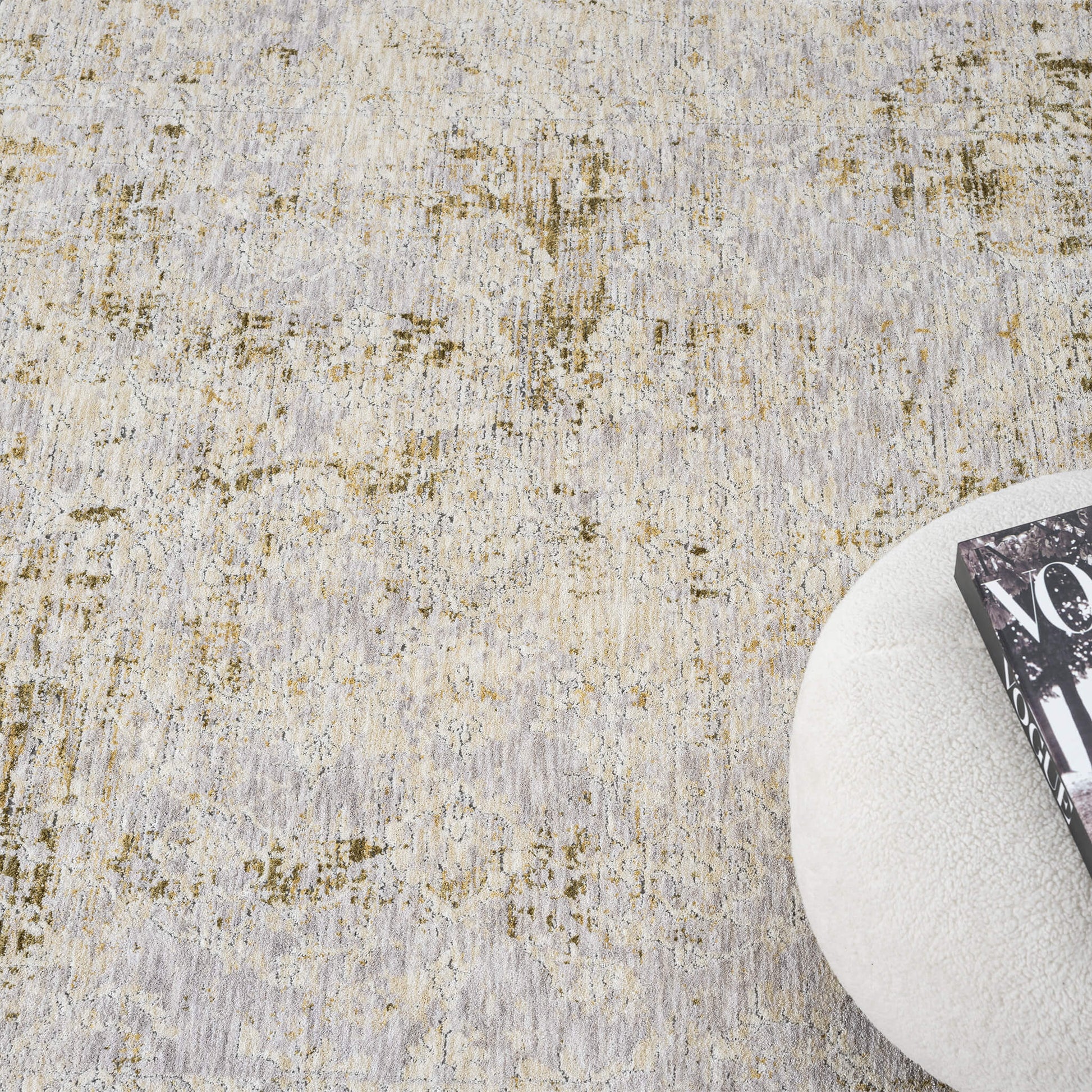 Adelia 645 Pearl offers a soft, shed-resistant pile with short fringes and anti-static ease. Power-loomed in Türkiye for durable, elegant living.