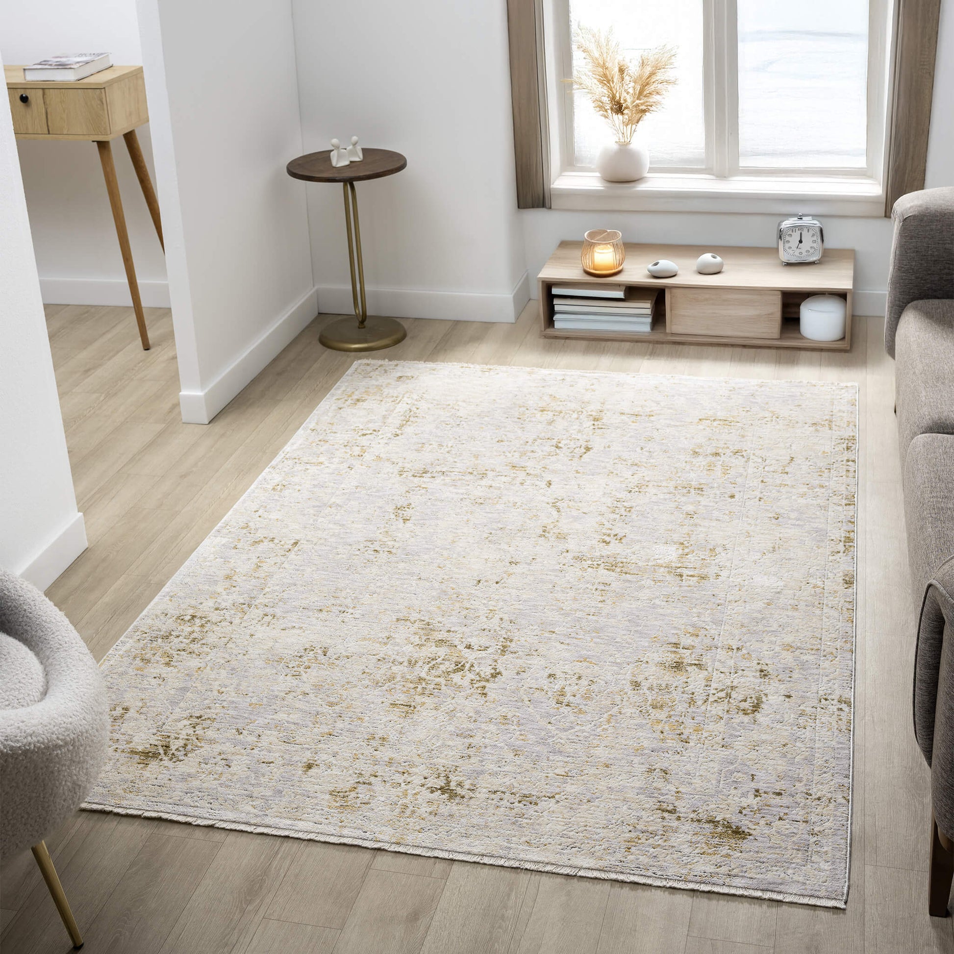 Adelia 645 Pearl offers a soft, shed-resistant pile with short fringes and anti-static ease. Power-loomed in Türkiye for durable, elegant living.