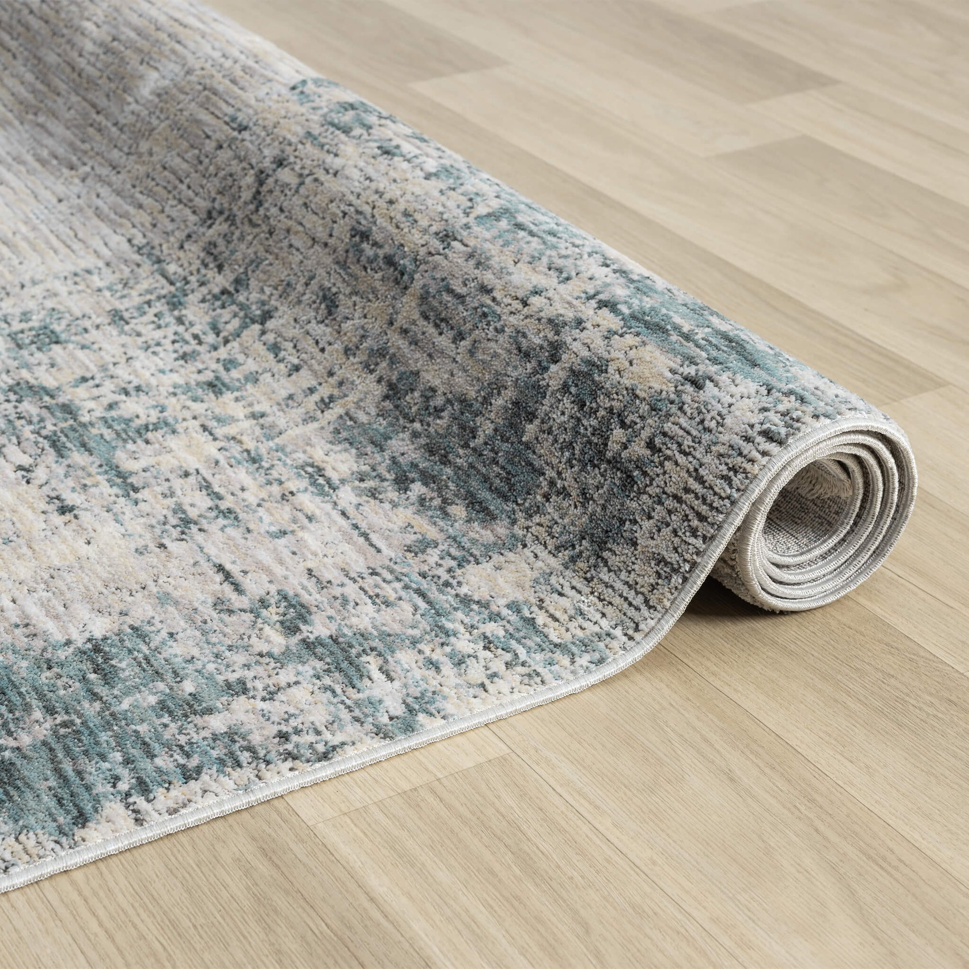 Adelia 646 Steel offers a soft, shed-resistant pile with short fringes and anti-static ease. Power-loomed in Türkiye for durable, elegant living.
