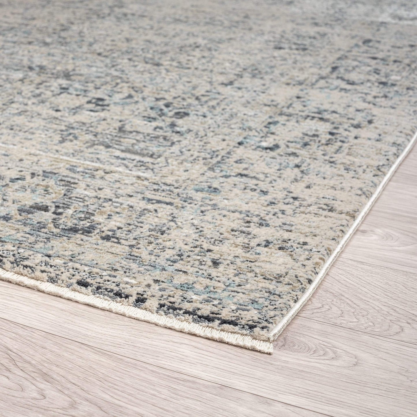 Aubrey 6740 Sand-This exquisite collection has all the hallmarks of a perfect combination of design, colour and texture. The modern take on traditional oriental patterns in this superb range are reflected beautifully on a durable, cross-woven pile using m