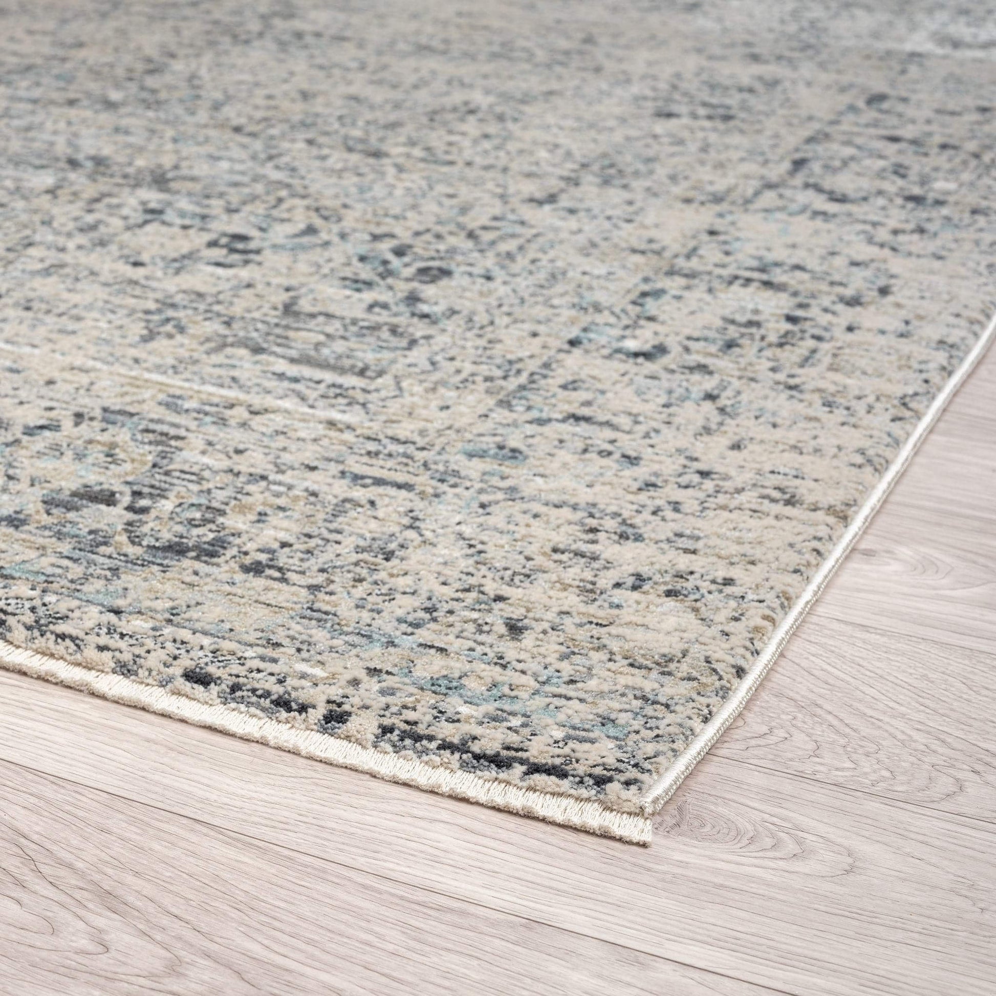 Aubrey 6740 Sand-This exquisite collection has all the hallmarks of a perfect combination of design, colour and texture. The modern take on traditional oriental patterns in this superb range are reflected beautifully on a durable, cross-woven pile using m