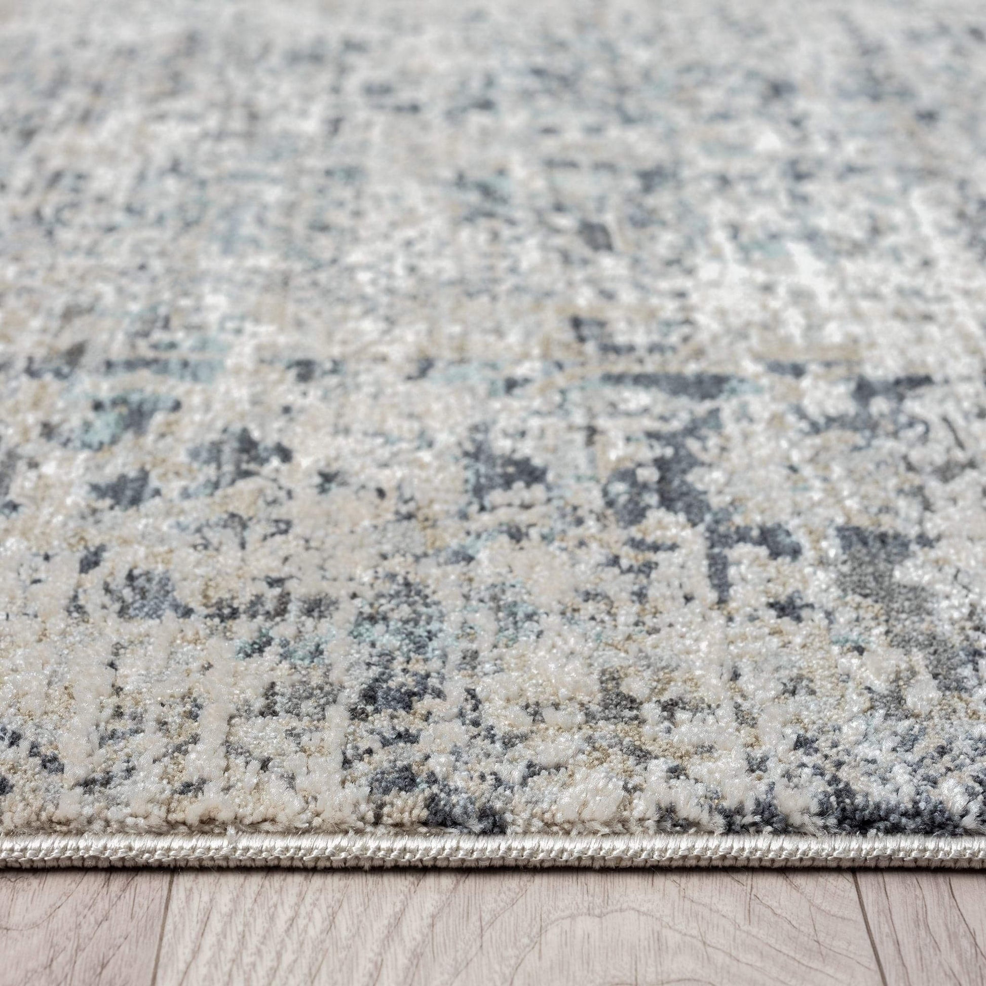 Aubrey 6740 Sand-This exquisite collection has all the hallmarks of a perfect combination of design, colour and texture. The modern take on traditional oriental patterns in this superb range are reflected beautifully on a durable, cross-woven pile using m