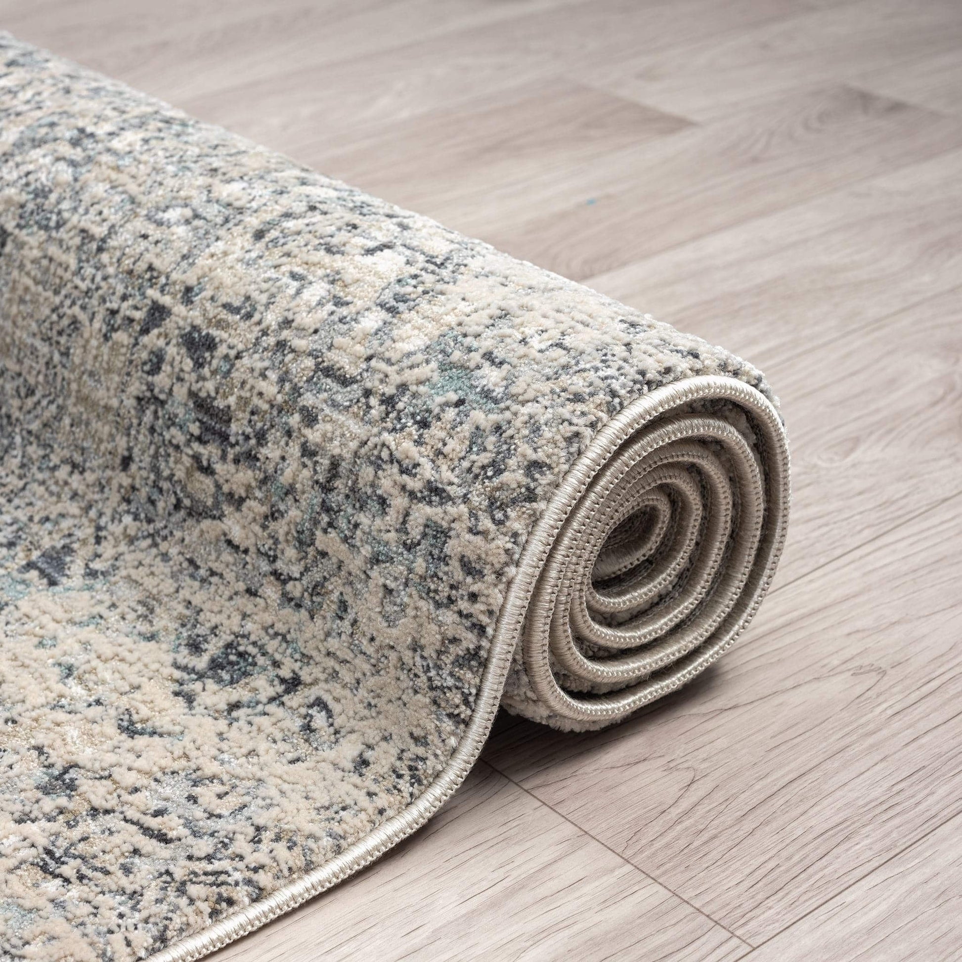 Aubrey 6740 Sand Runner-This exquisite collection has all the hallmarks of a perfect combination of design, colour and texture. The modern take on traditional oriental patterns in this superb range are reflected beautifully on a durable, cross-woven pile