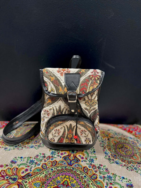 Authentic Turkish Bag- White-a fusion of tradition and modern style. Handmade with the finest Turkish leather, this bag exudes timeless elegance. Durable and versatile, it effortlessly blends functionality with a touch of Turkish heritage. Elevate your st