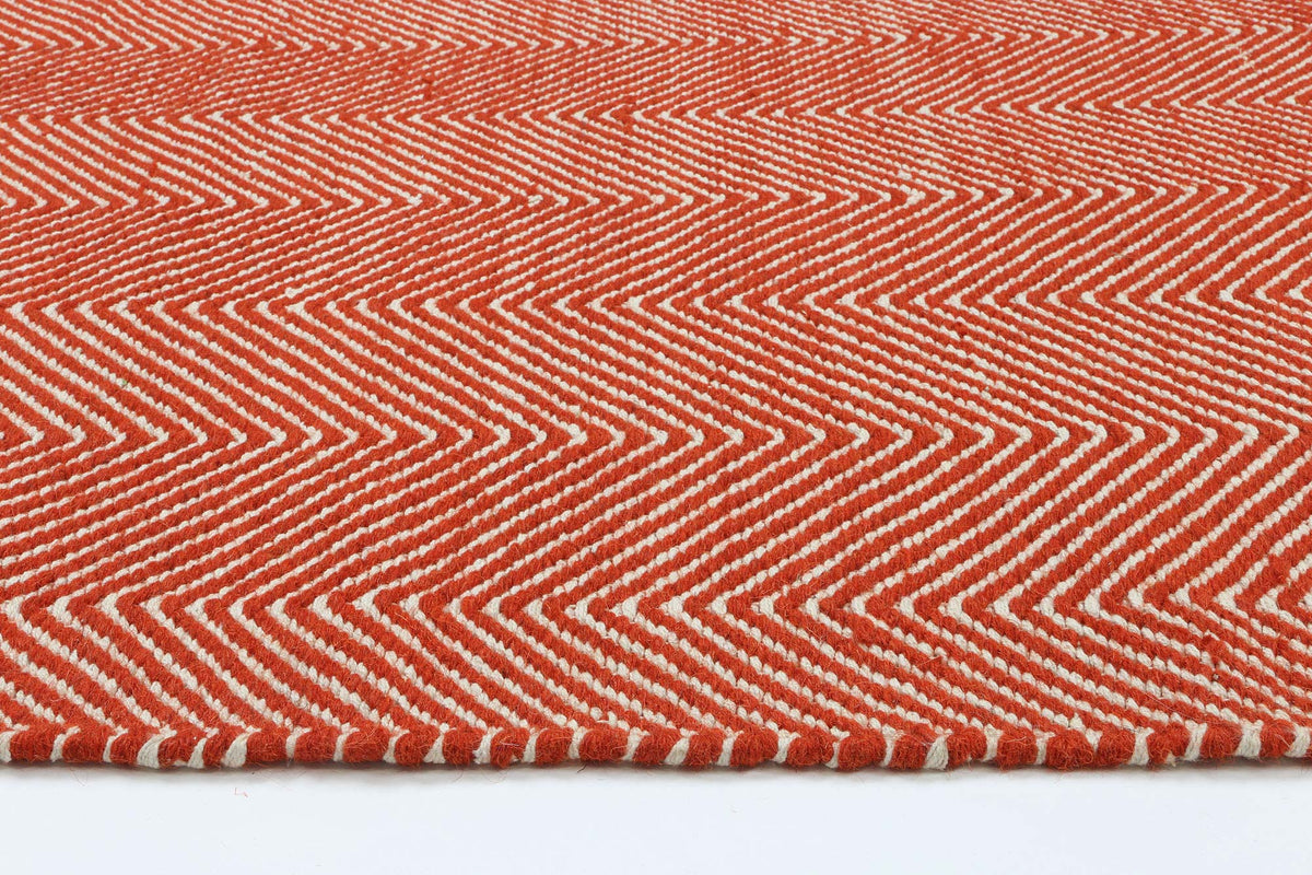 Bondi Chevron Tamarind and White Wool Blend Rug – view 5