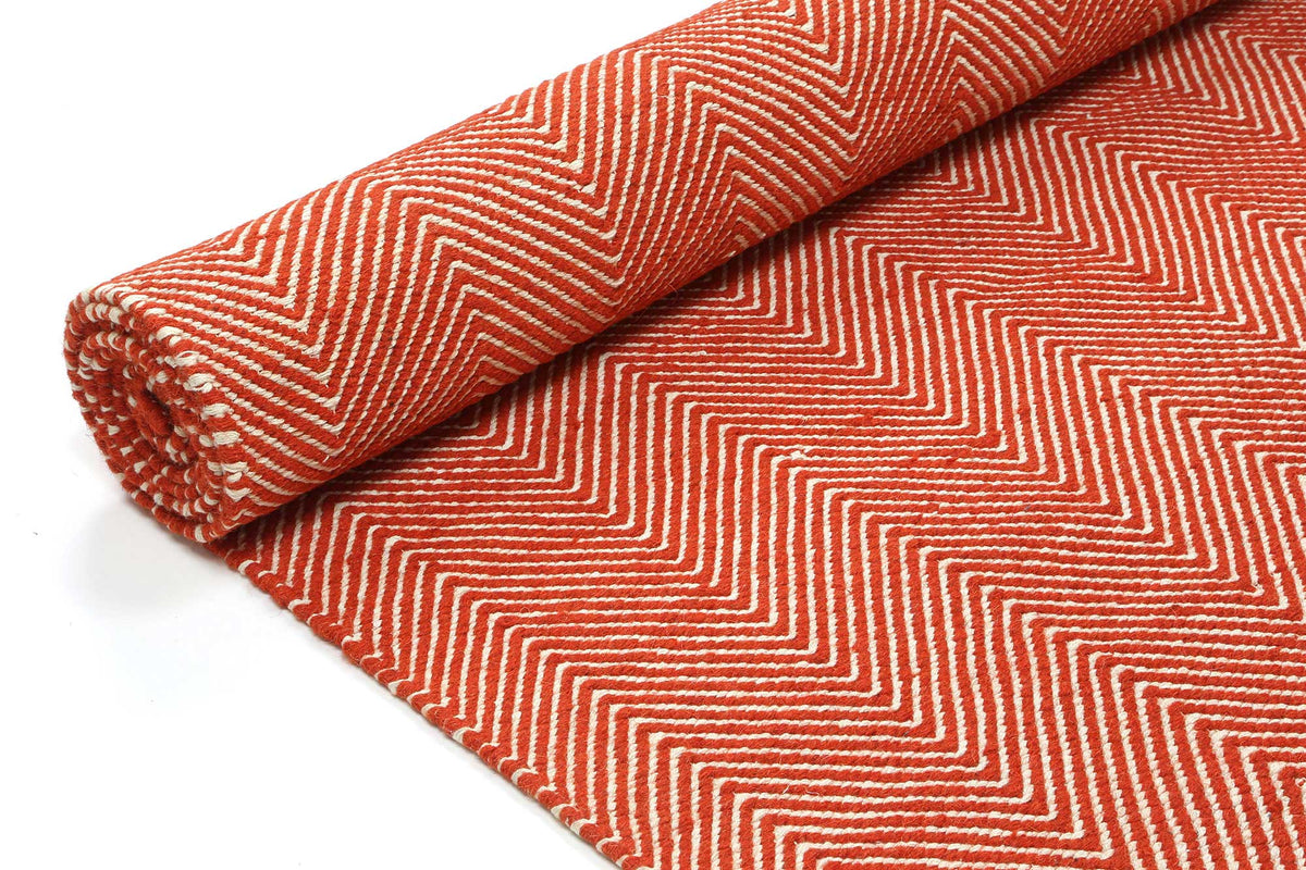 Bondi Chevron Tamarind and White Wool Blend Rug – view 7