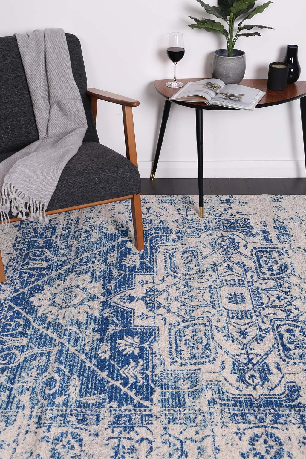 Delicate Audrey Ivory & Navy Rug - DEL21 styled with furniture