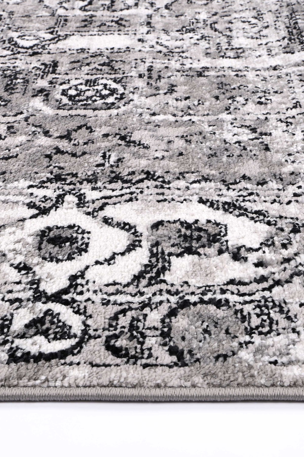 Estate Vatuvara Traditional Grey Rug - 19GREY – view 3