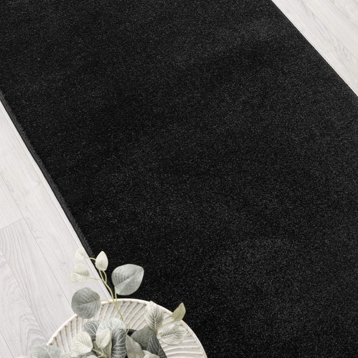Europa 1000 Black Hallway Runner
