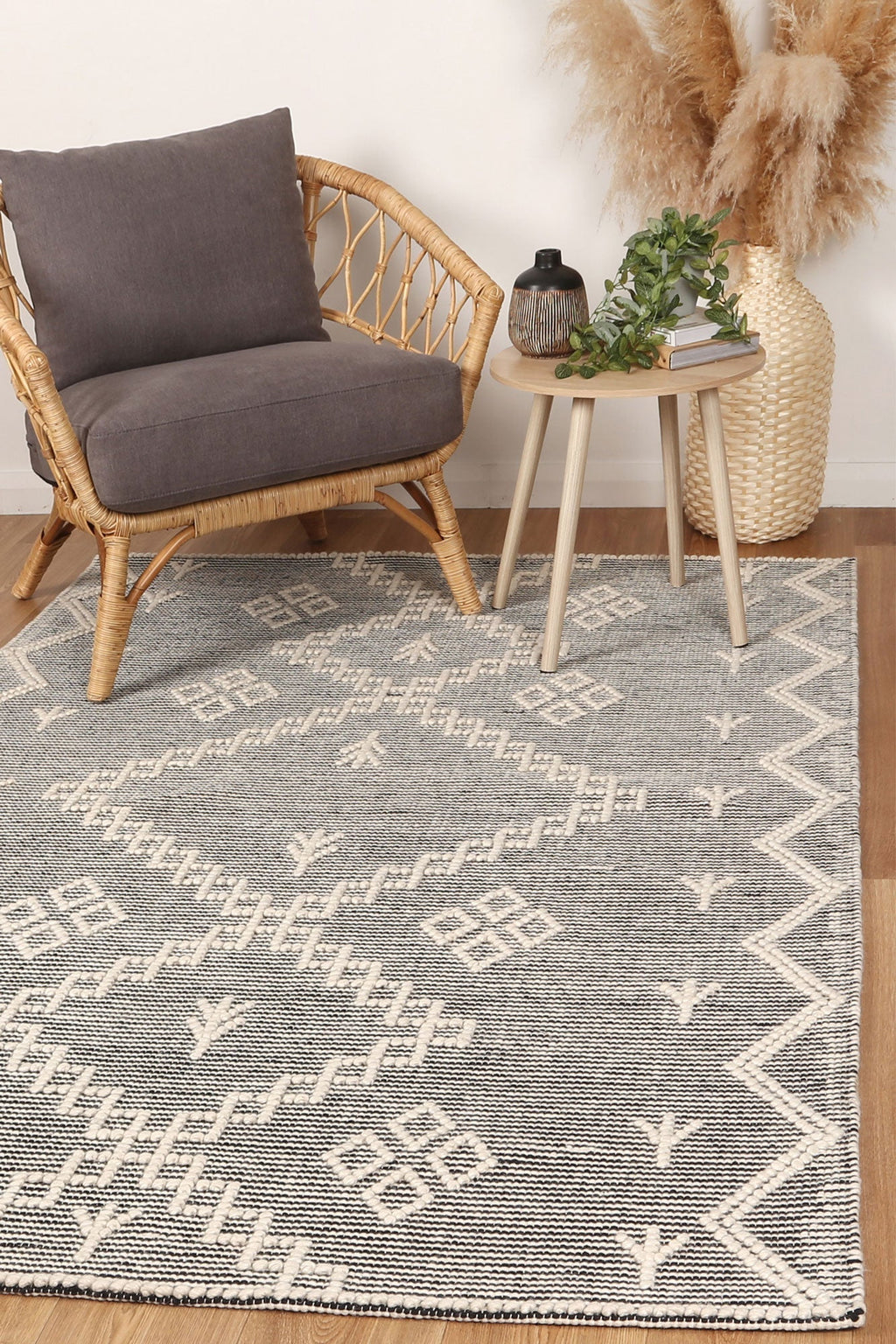 Goa Aztec Wool Blend Cream Rug -  (No Tassel) -D5CRE styled with furniture