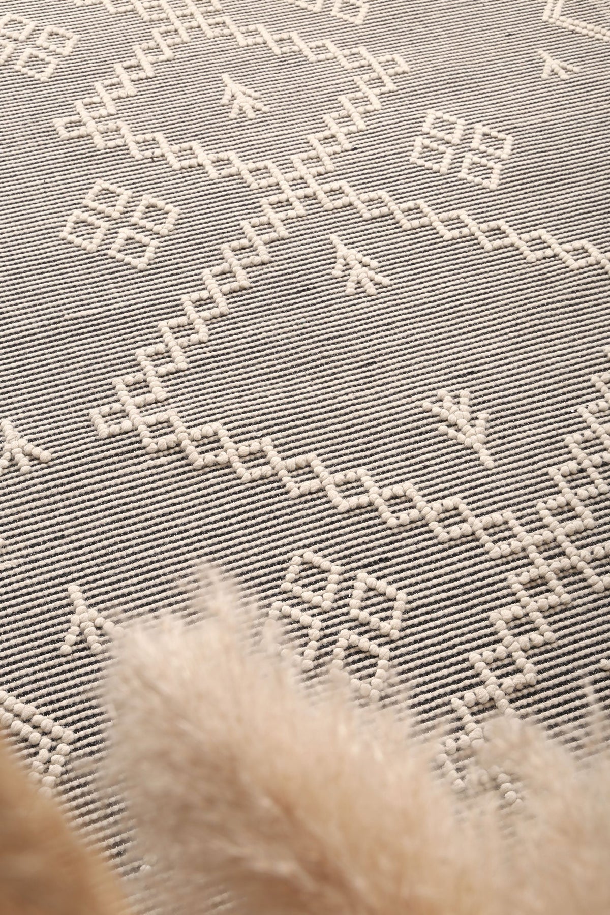 Goa Aztec Wool Blend Cream Rug -  (No Tassel) -D5CRE – view 4