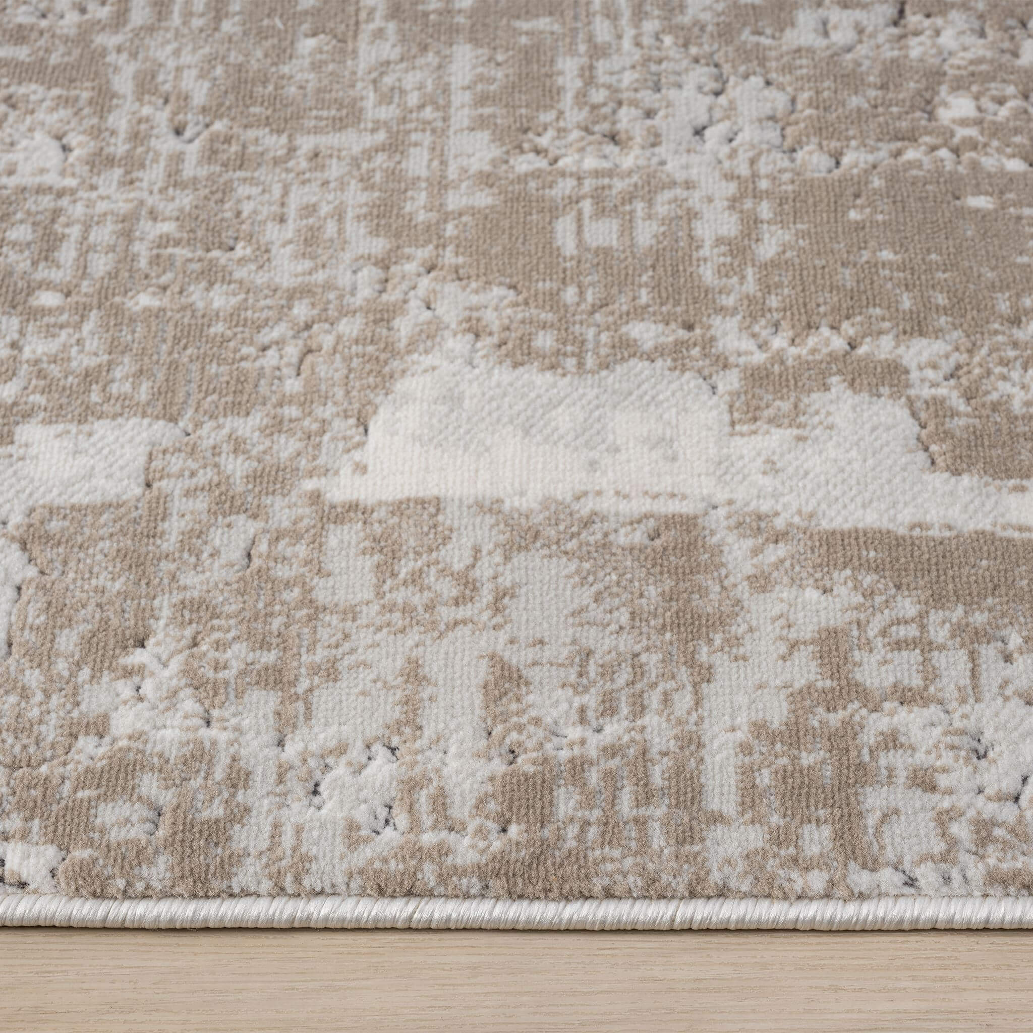 Grey Area Rug with plush, non-shed pile and all-side binding. Power-loomed in Türkiye for durable, easy-care elegance in modern living spaces.