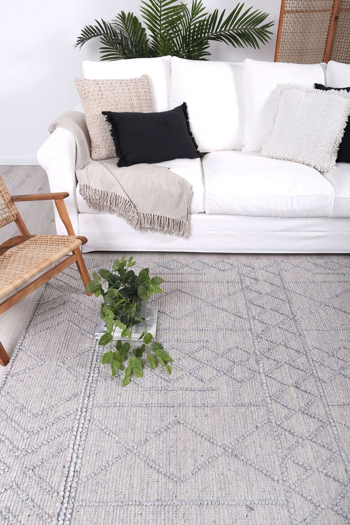 Himalaya Diamond Tribal Grey Wool Rug - 200 GREY – view 3