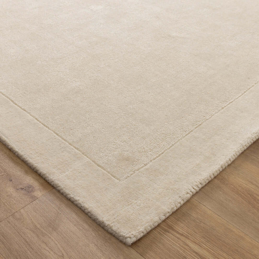 Sedona Ivory Border wool rug - styled view