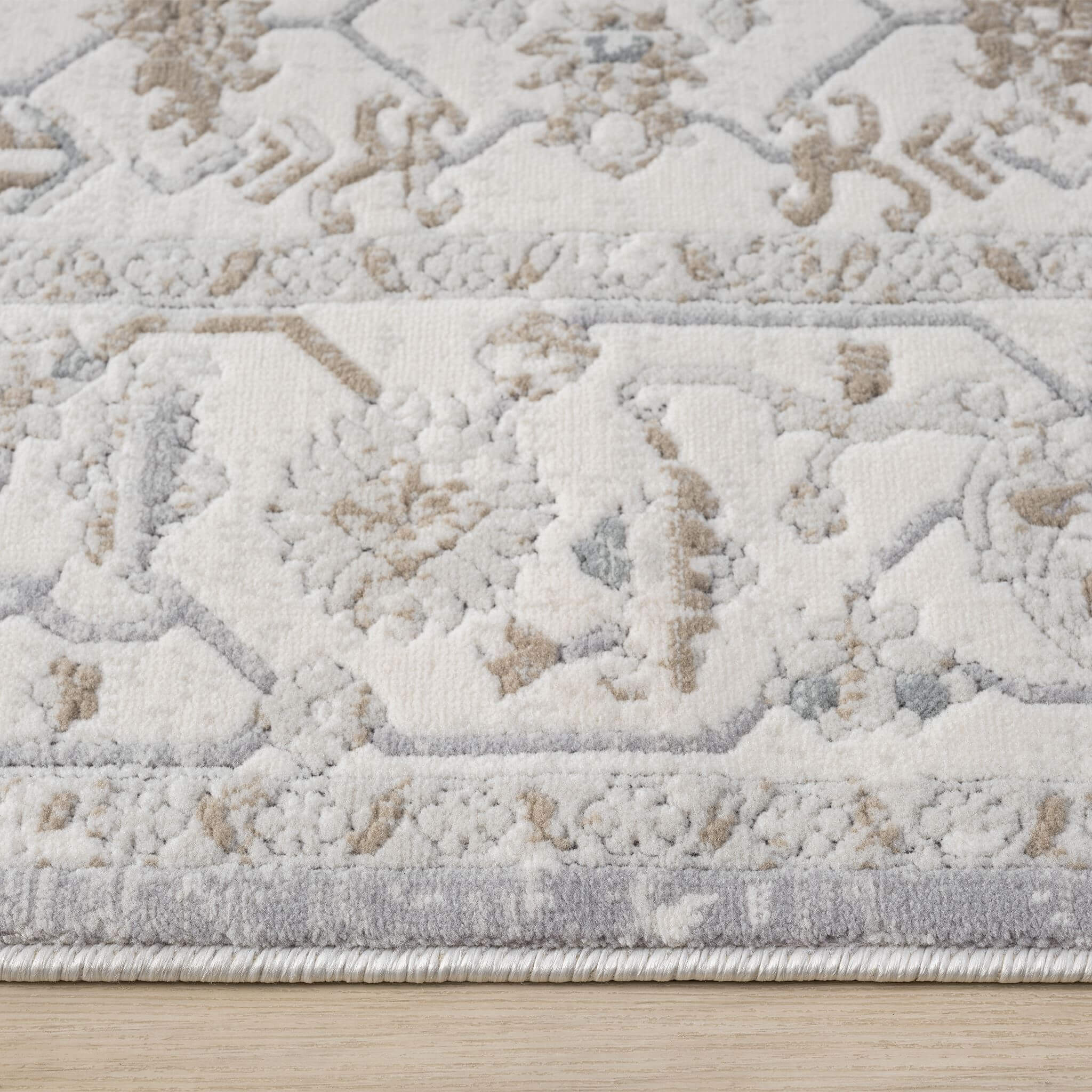 Cream Area Rug with plush, non-shed pile and all-side binding. Power-loomed in Türkiye for durable, easy-care elegance in living rooms and bedrooms.