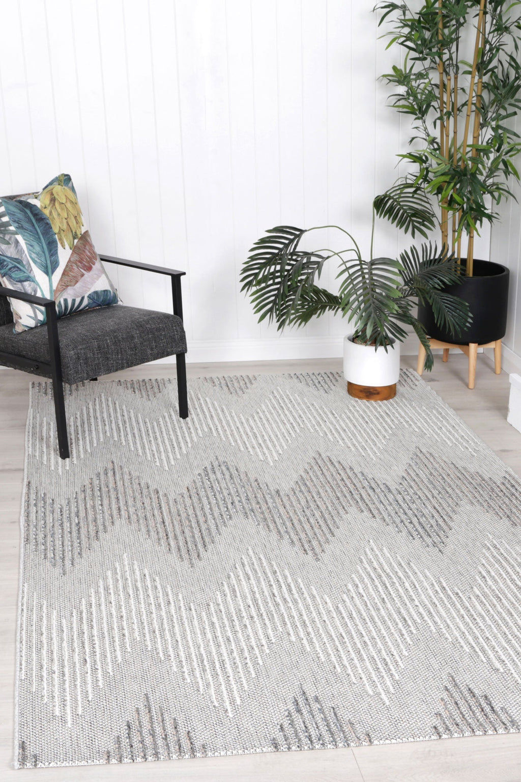 Maldives Eagle Indoor / Outdoor Grey Rug - Mald12 styled with furniture
