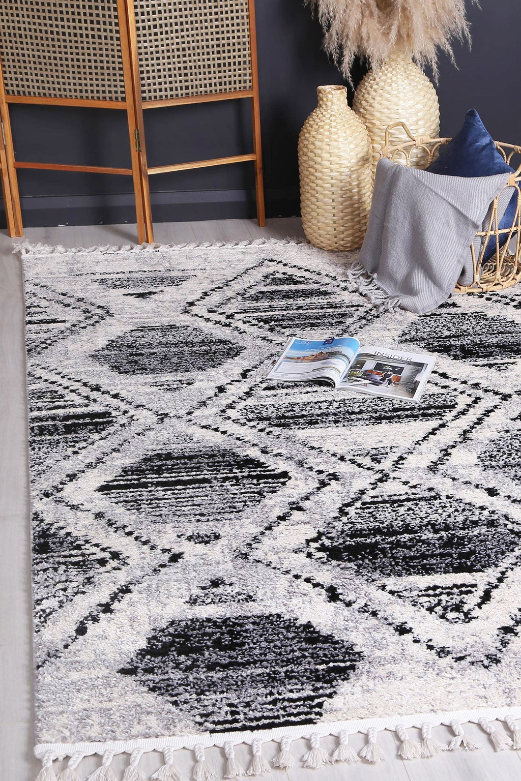 Mansour Diamond Black & White Geometric Rug - 5BWHI styled with furniture