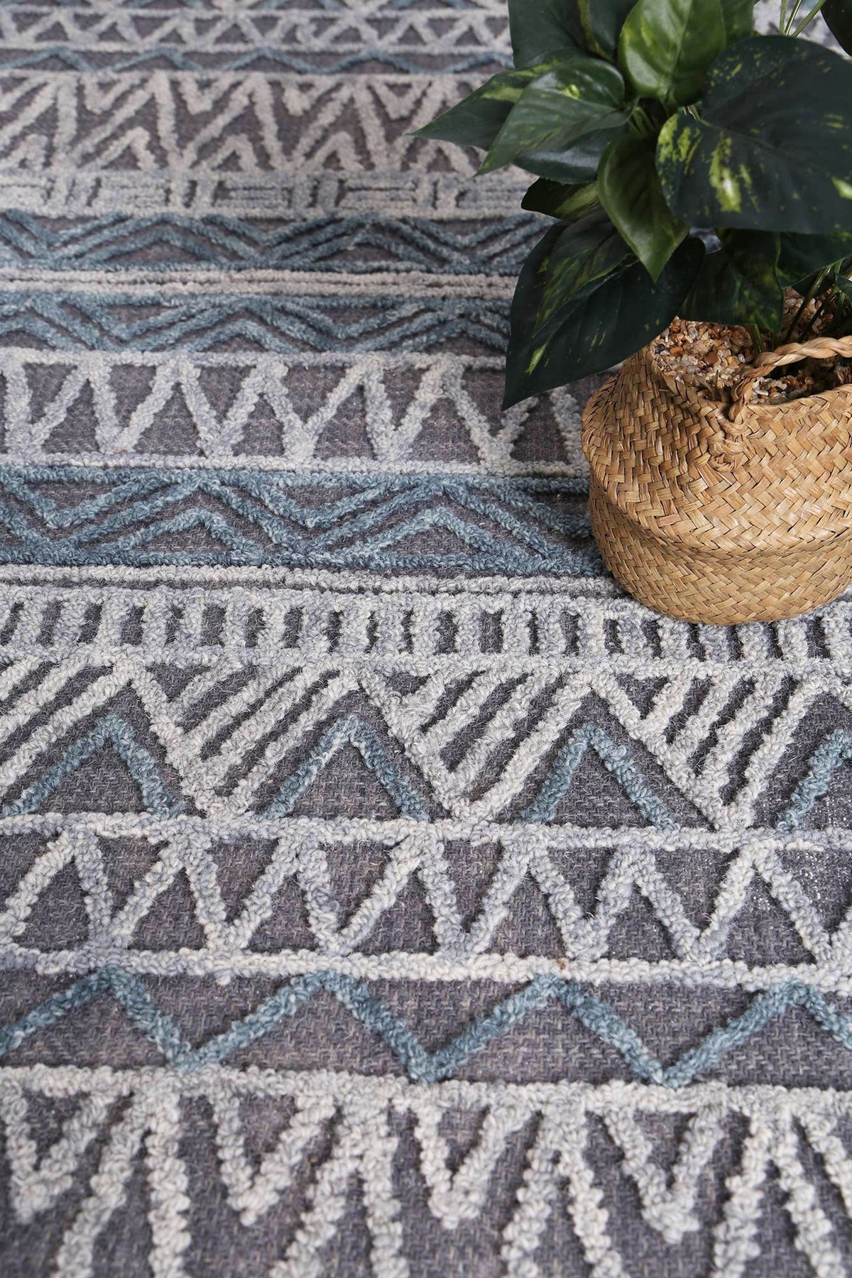 Marbella Cazorla Charcoal Contemporary Rug - 60265DGRY – view 4