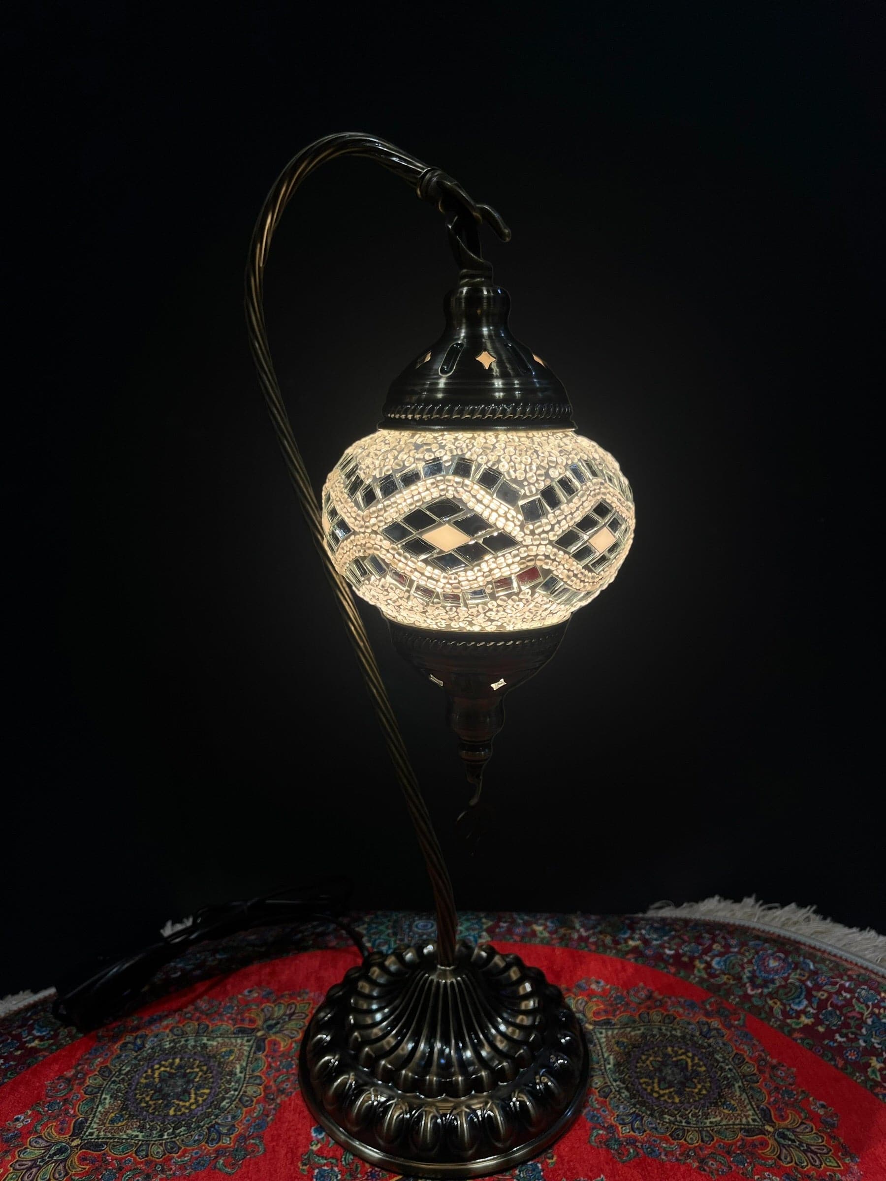 Mosaic Swan Lamp White Diamond