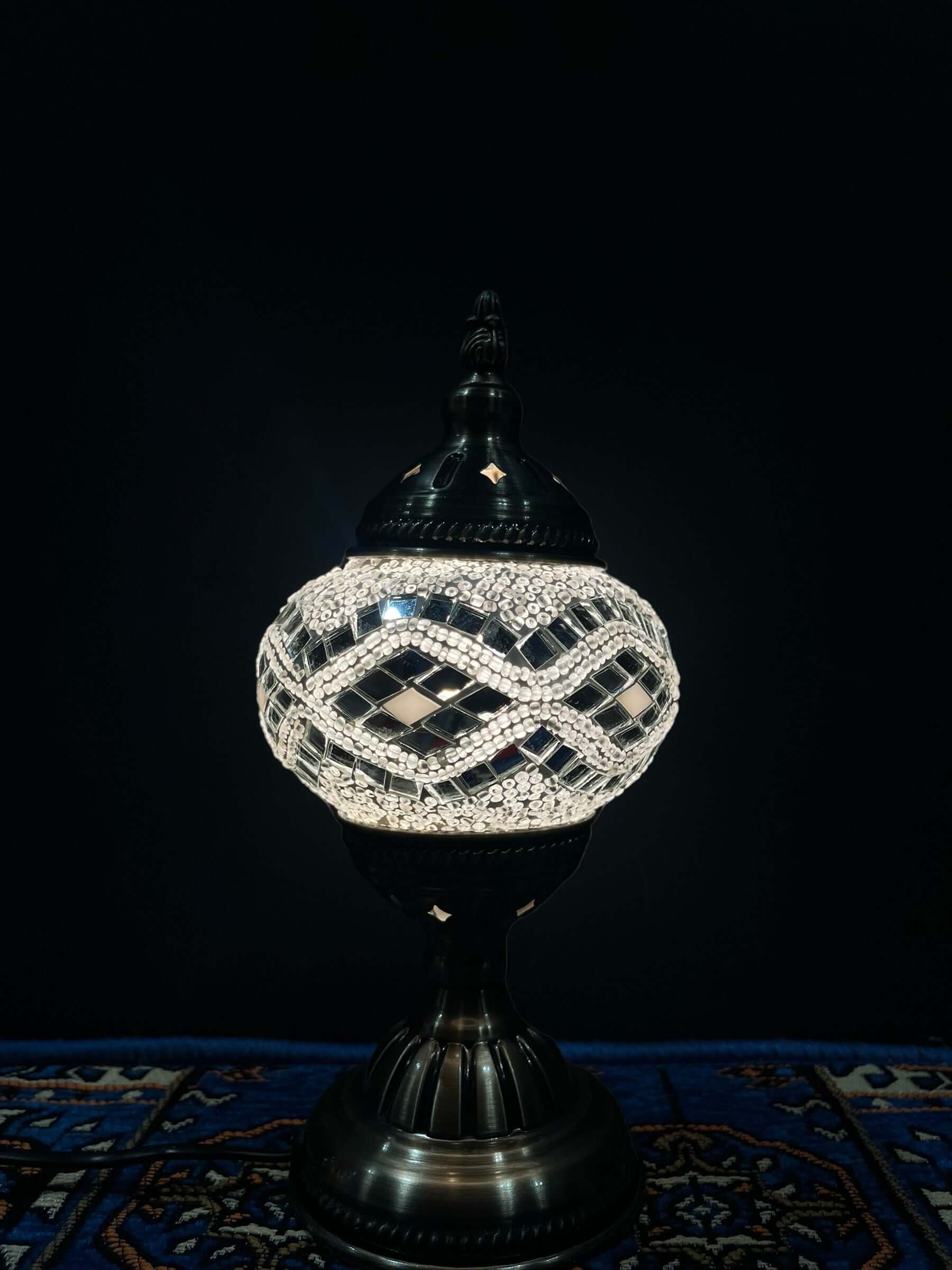 Mosaic Table Lamp White Diamond