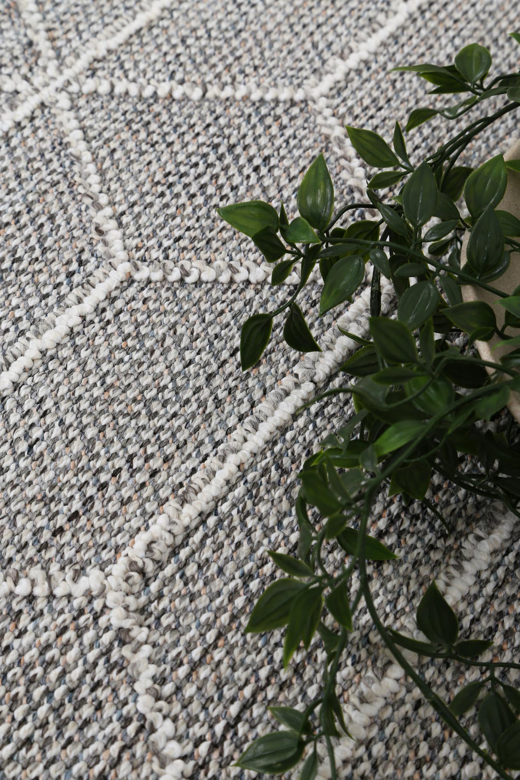 Vanuatu Totori Ash Geometric Flatweave Rug - 01 – view 4