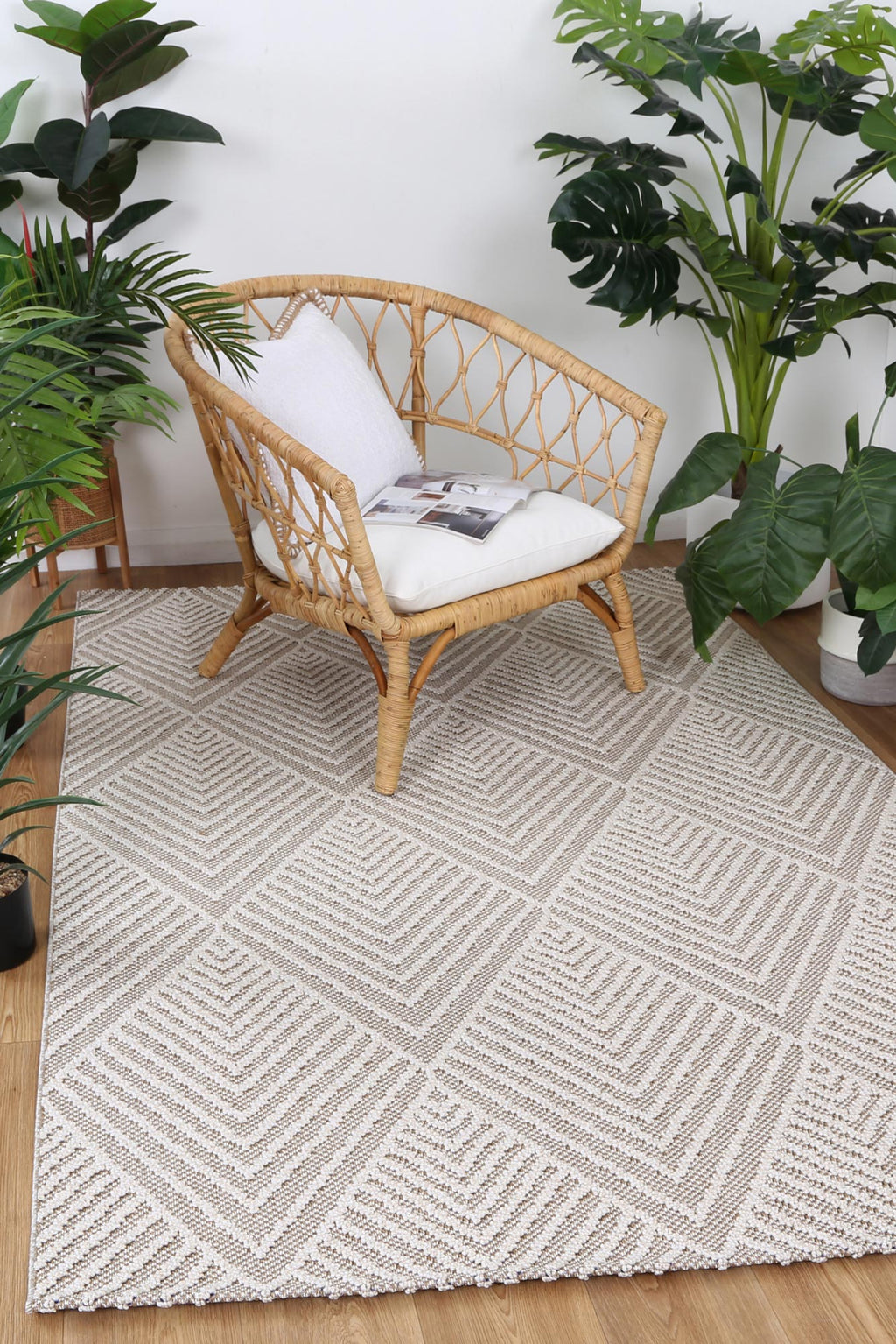 Vanuatu Onika Beige Geometric Flatweave Rug - 09 styled with furniture