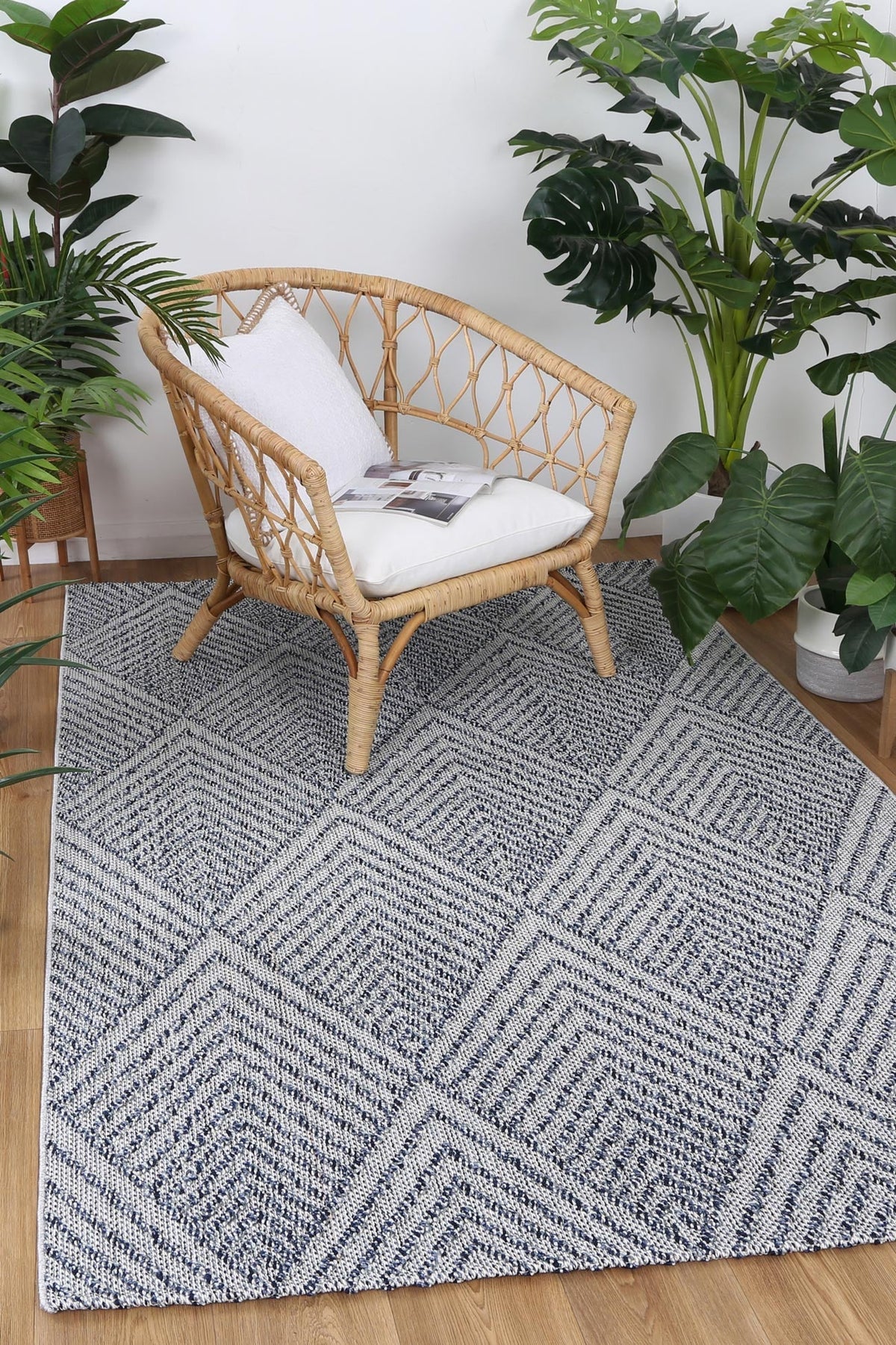Vanuatu Naka Charcoal Geometric Flatweave Rug - 10 styled with furniture