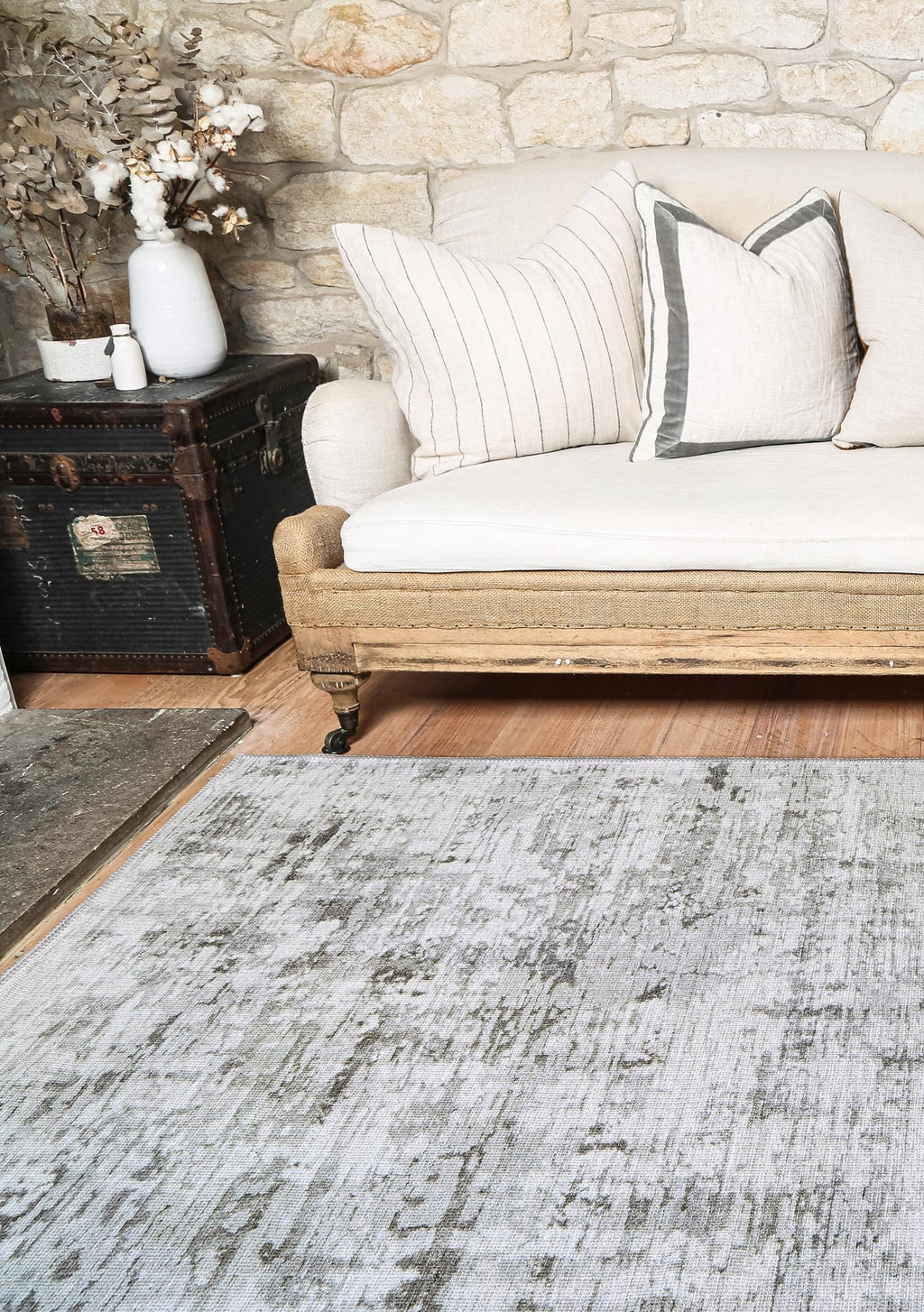 Vintage Crown Alfred Ivory Distressed Vintage Rug - (2280-01) styled with furniture