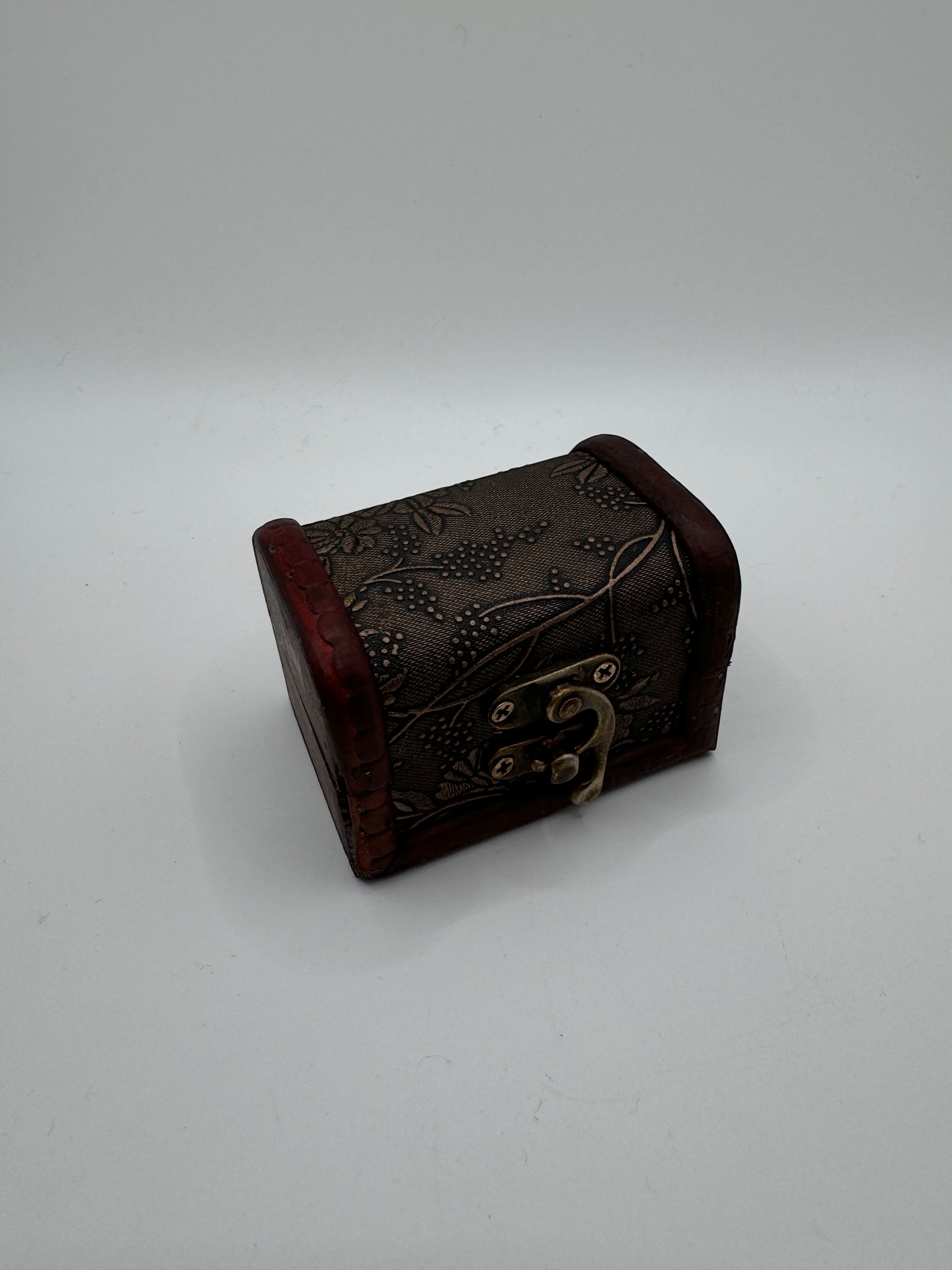 Vintage Wooden Storage Box Set – Decorative Floral Embossed Treasure Chests (3 pcs)