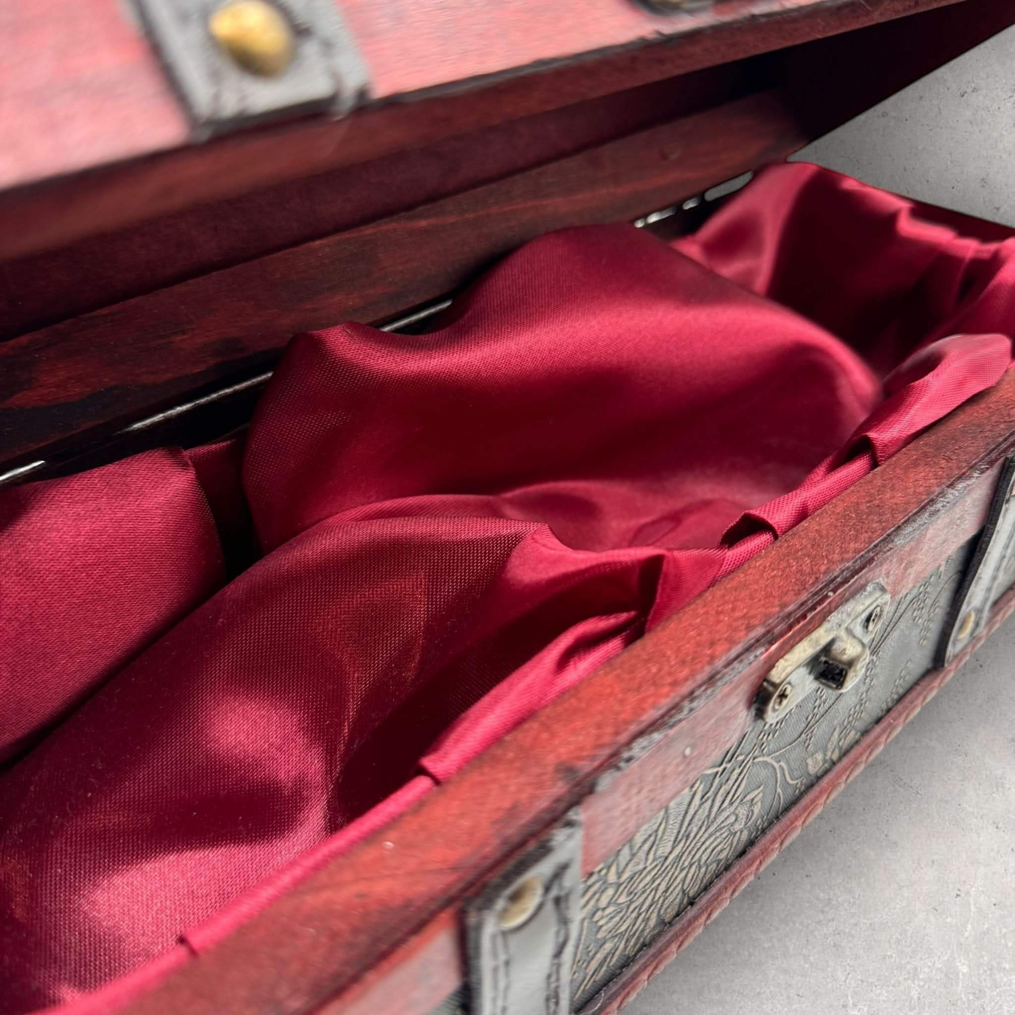 Vintage Wooden Wine Box with Floral Embossed Design – Decorative Storage Case