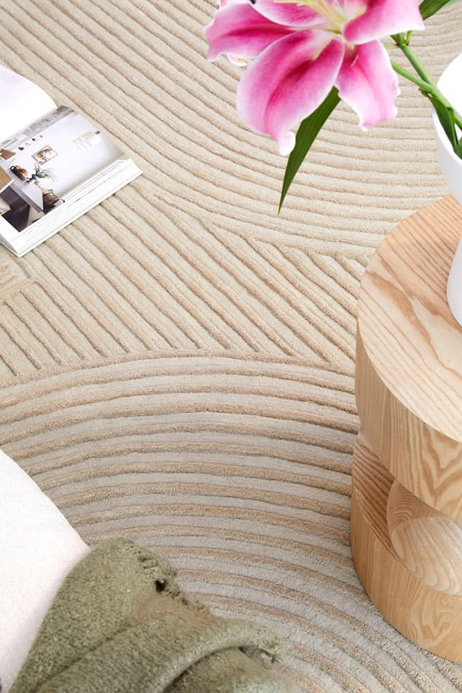Altura Arch Beige Wool Rug - texture detail 1