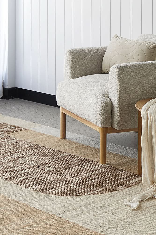 Altura Curve Toffee Wool Rug - texture detail 1