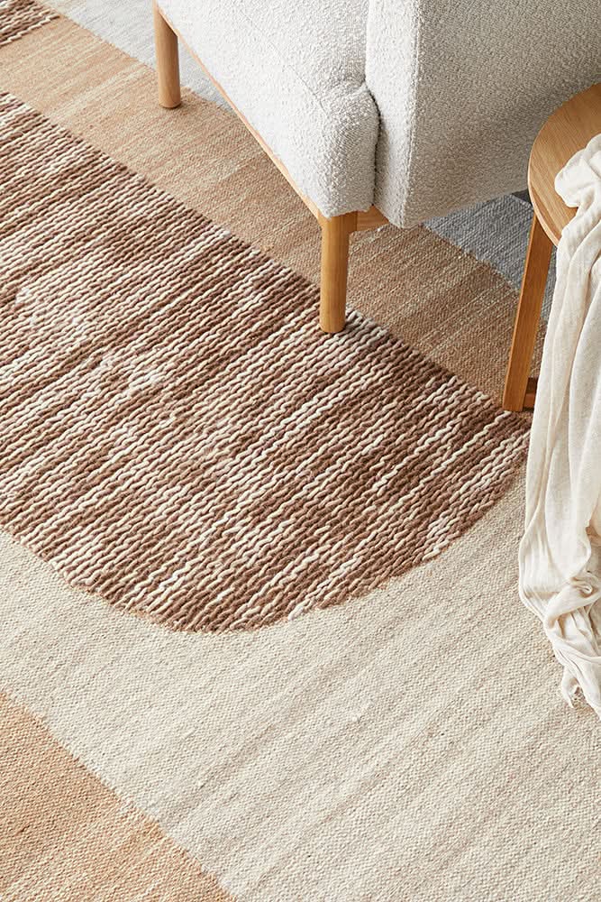 Altura Curve Toffee Wool Rug - texture detail 2