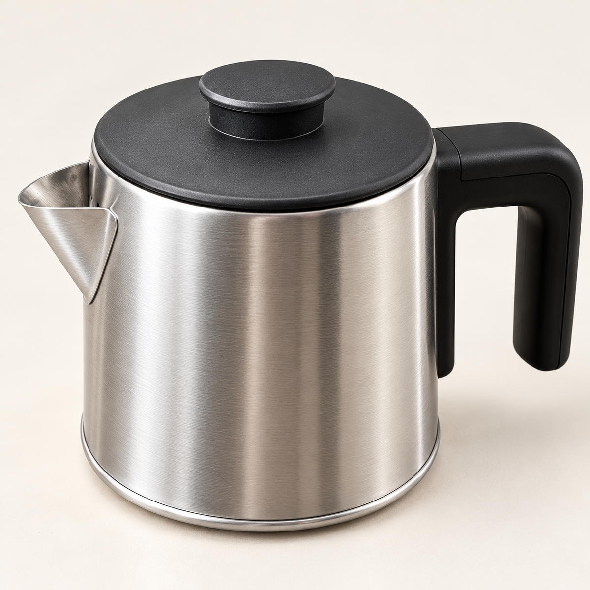 0.8L stainless steel teapot with black handle and removable lid