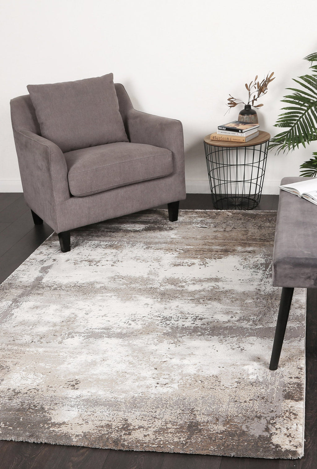 Navaro 23303 976 — room or full rug view