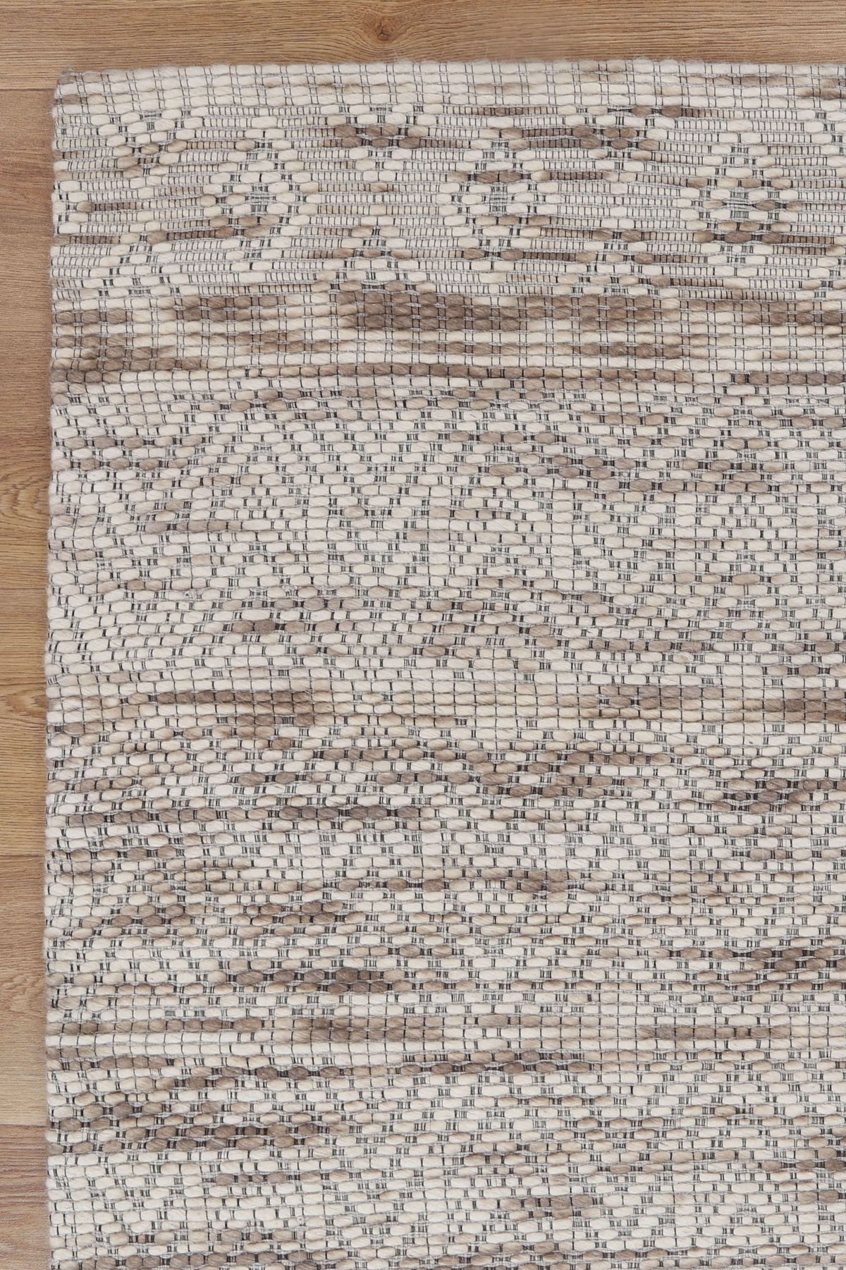 Copacabana Chevron Beige Wool Rug detail 2