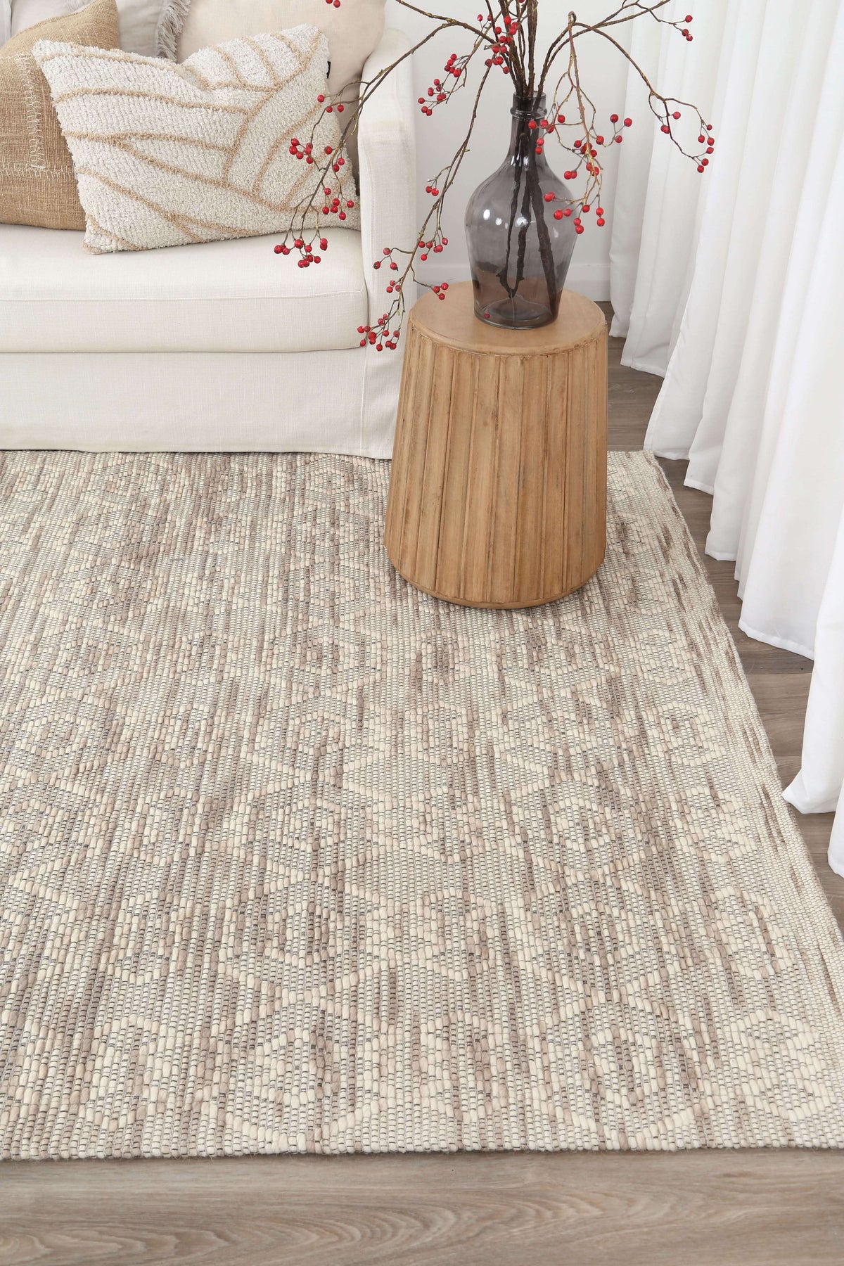 Copacabana Diamond Beige Wool Rug detail 2