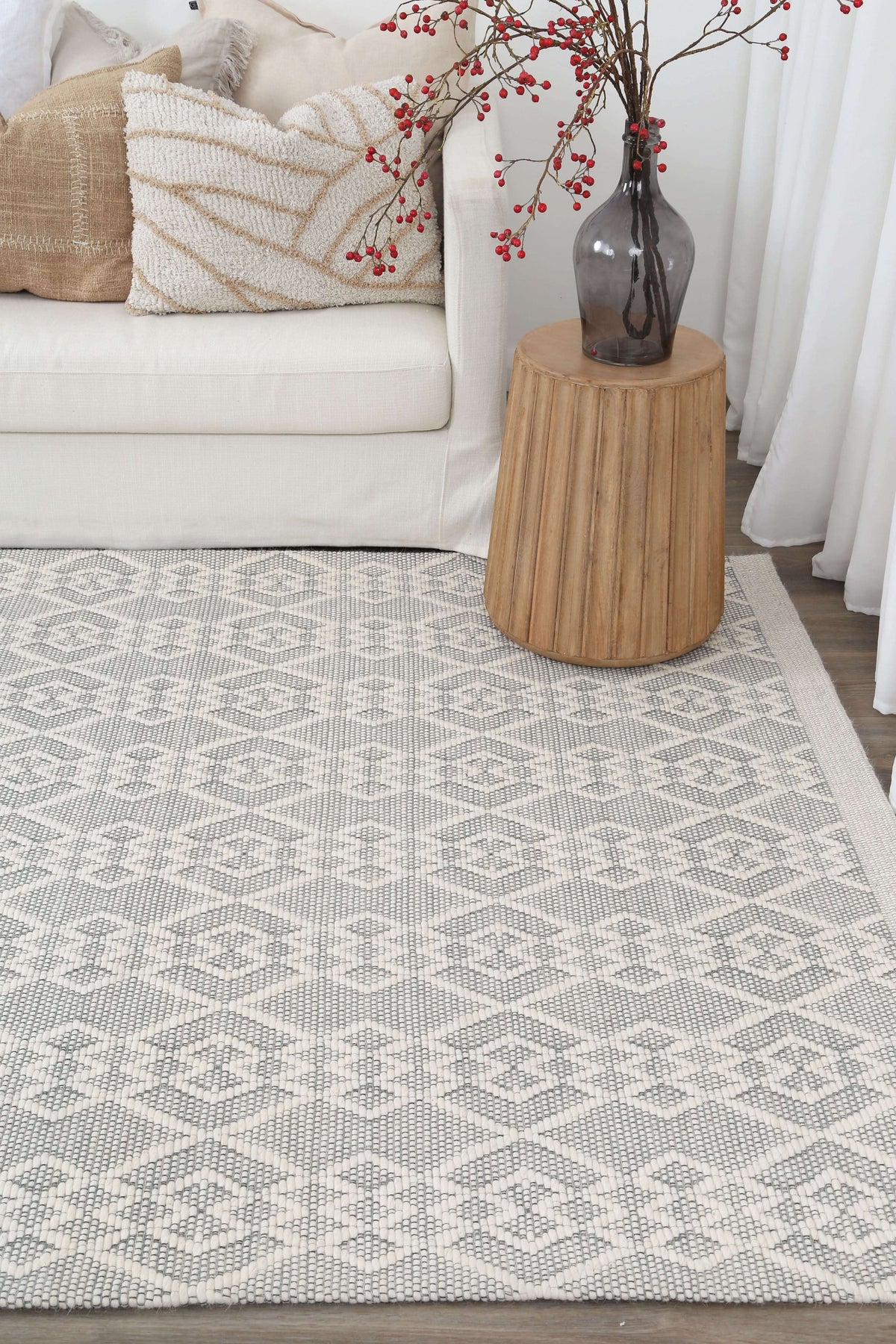 Copacabana Diamond Grey Wool Rug detail 2