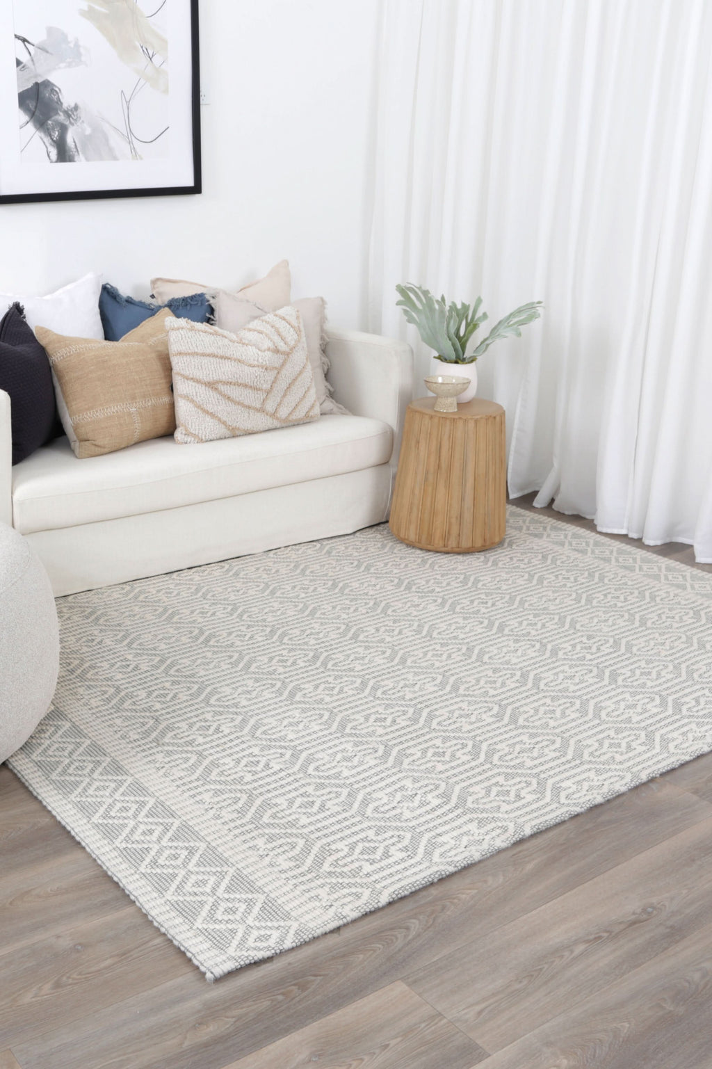 Copacabana Geometric Light Grey Wool Rug detail 3