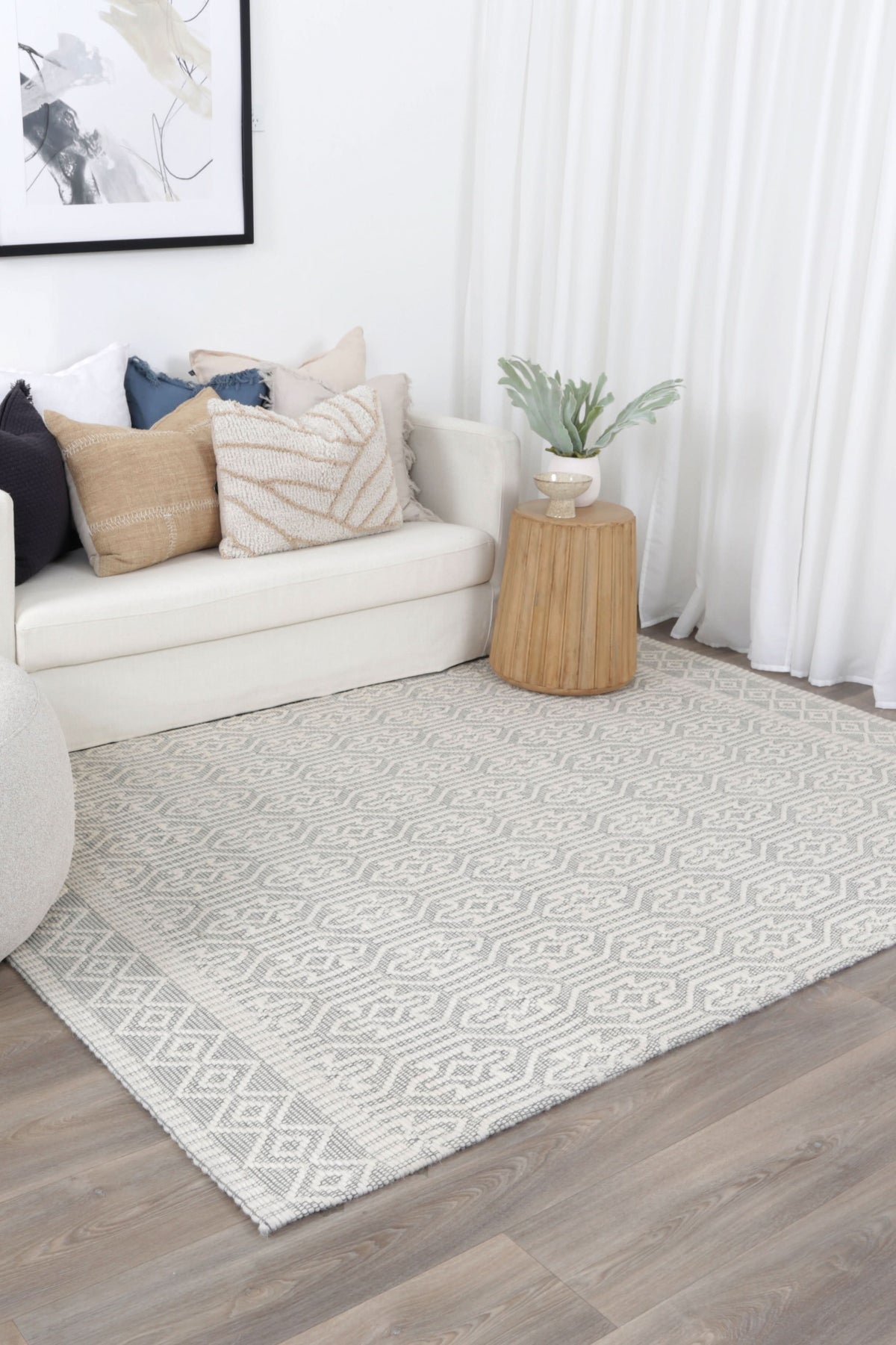 Copacabana Geometric Light Grey Wool Rug detail 3