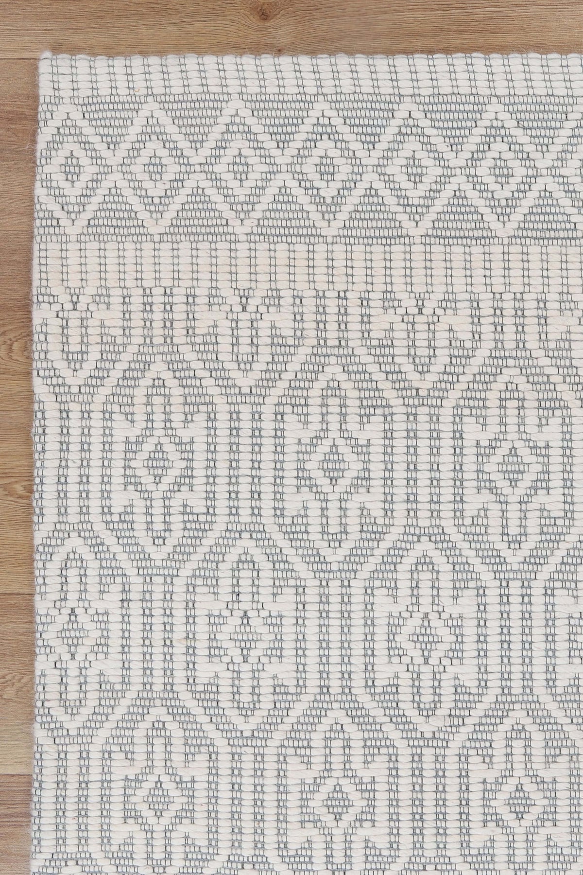 Copacabana Geometric Light Grey Wool Rug detail 4