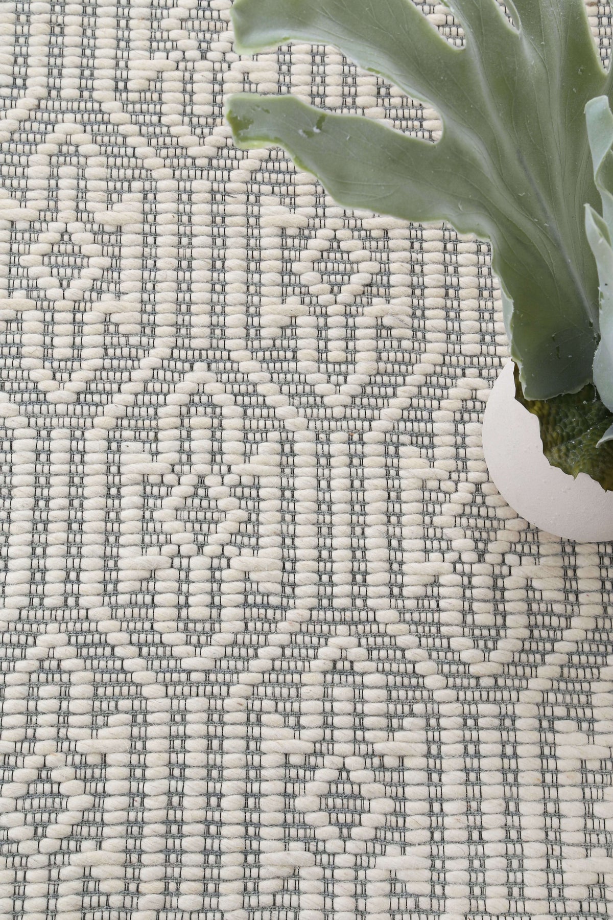 Copacabana Geometric Light Grey Wool Rug detail 6